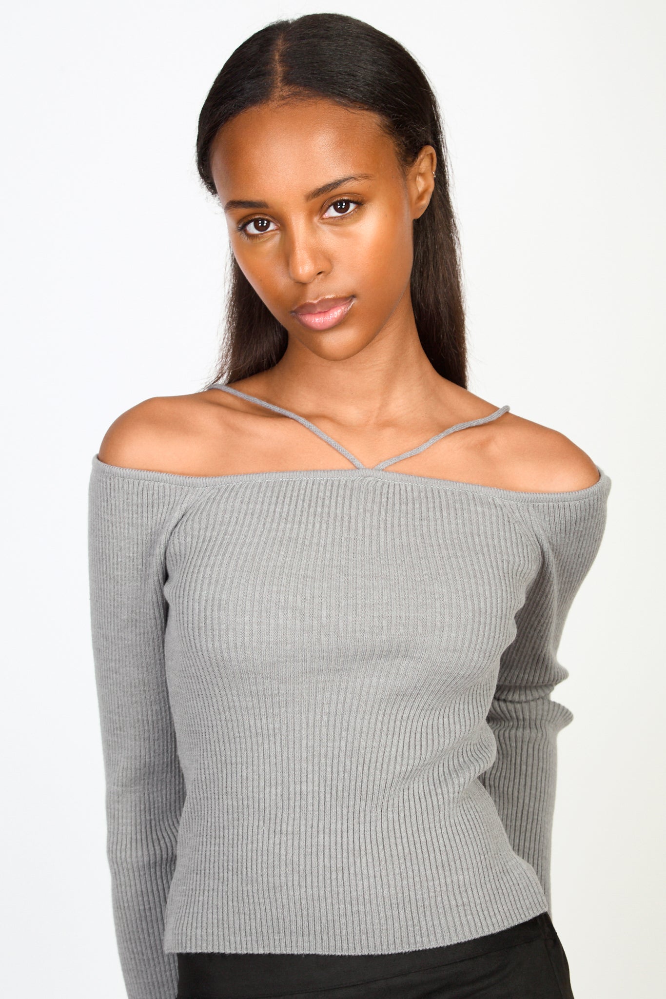 Grey ribbed slim strap detail knit top_1