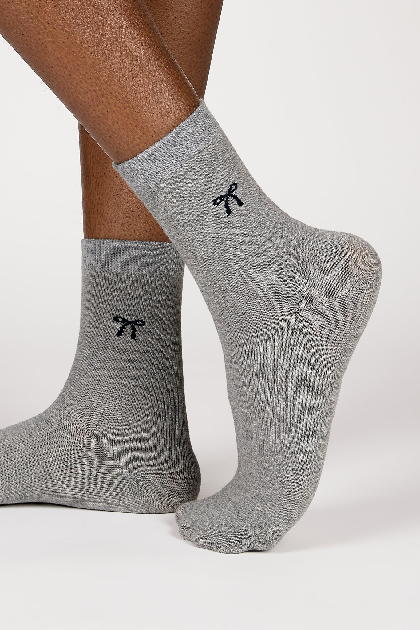 Grey single black ribbon ribbed socks_3