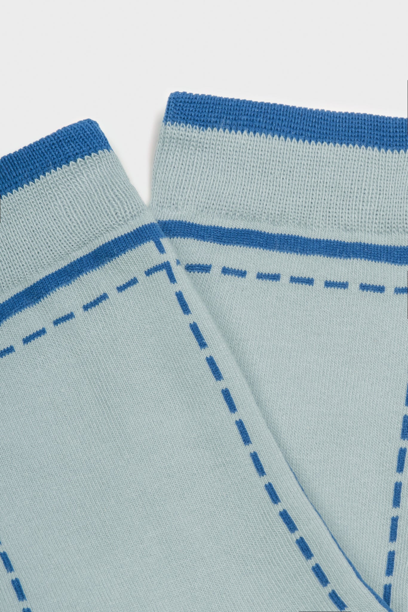 Grey and cream dotted outline graphic socks_4