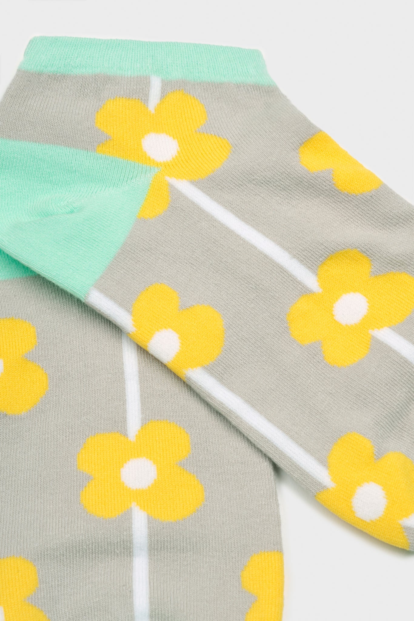 Grey and mint graphic flower socks_4