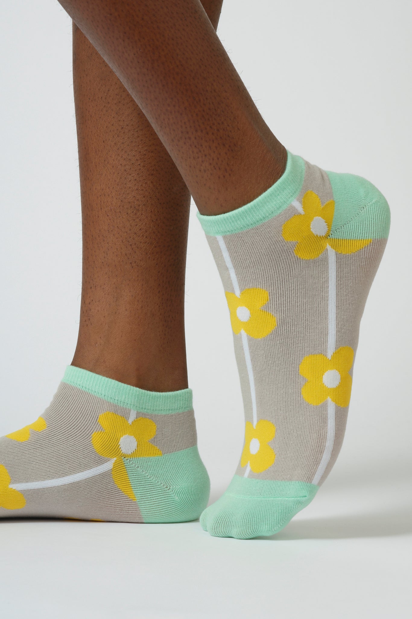 Grey and mint graphic flower socks_1