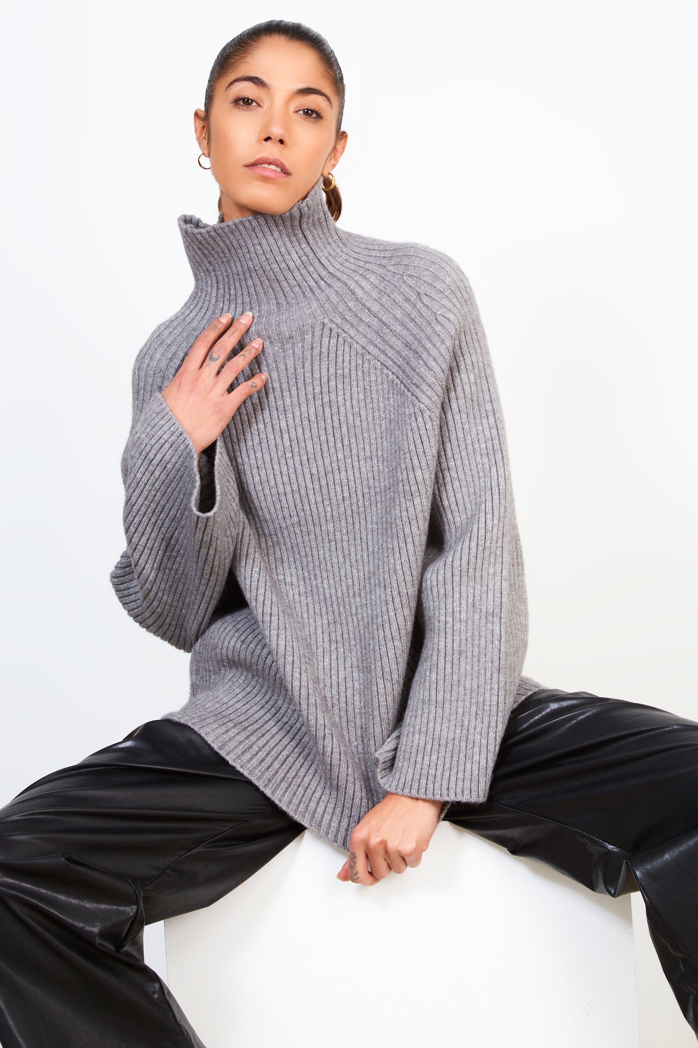 Grey shaped thick rib turtleneck jumper_1