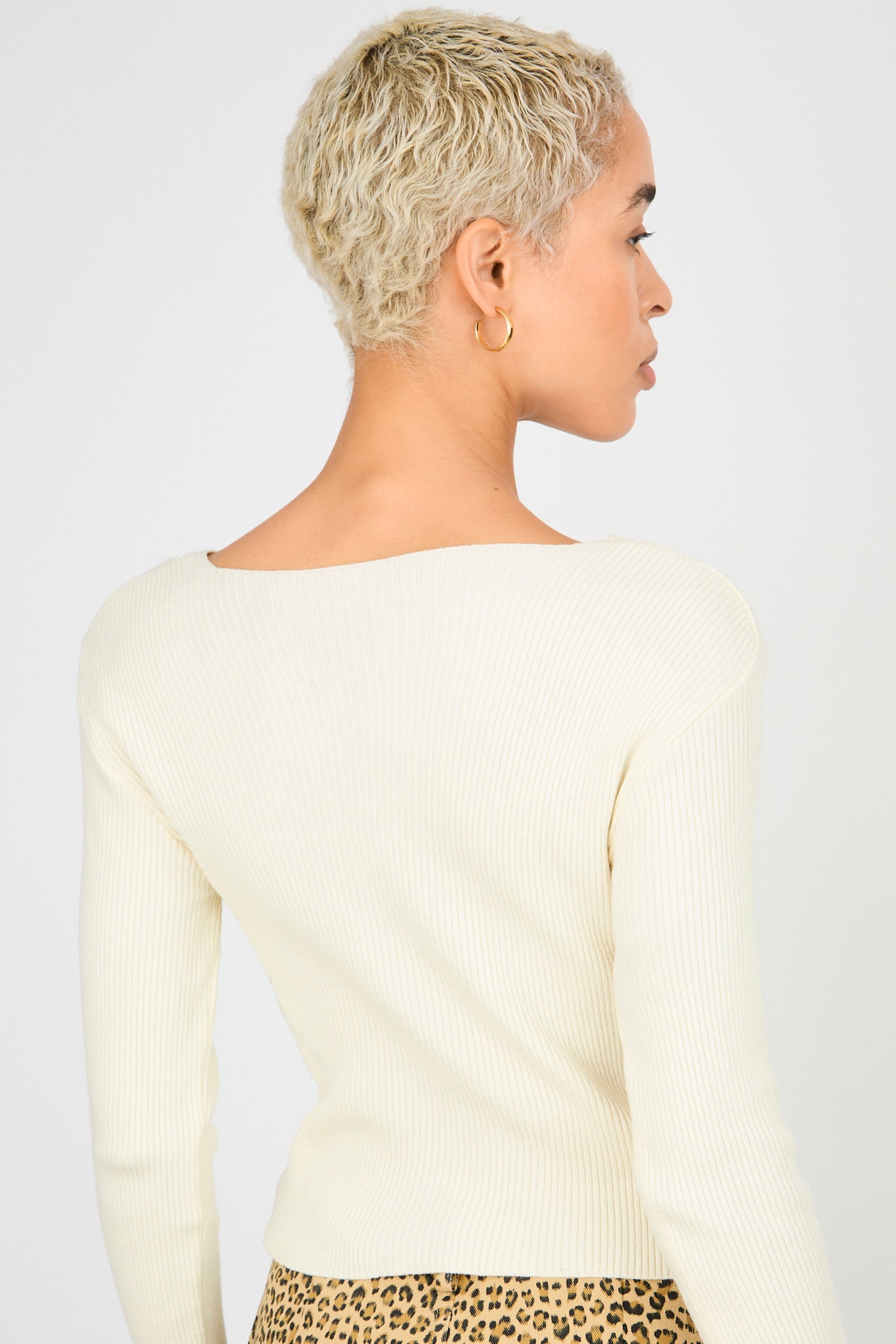 Ivory V neck double slit shoulder knit top_2