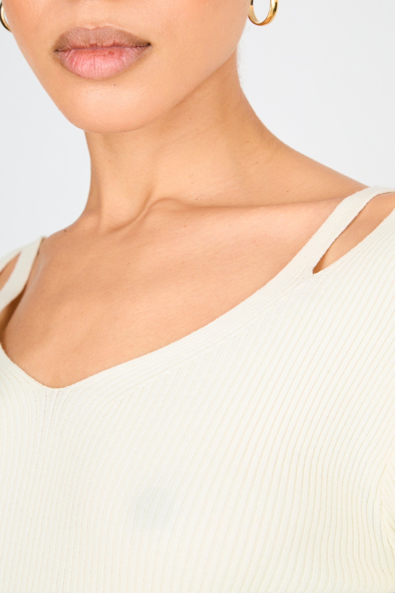Ivory V neck double slit shoulder knit top_3