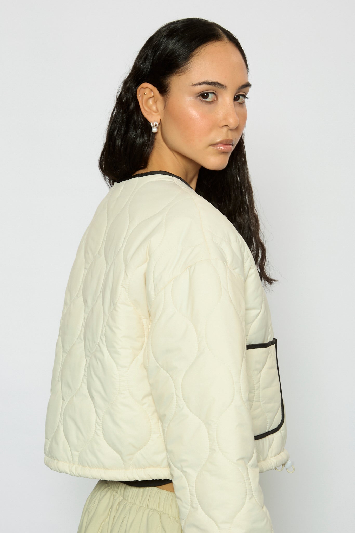 Ivory and black fuzzy lined circle quilted jacket_3