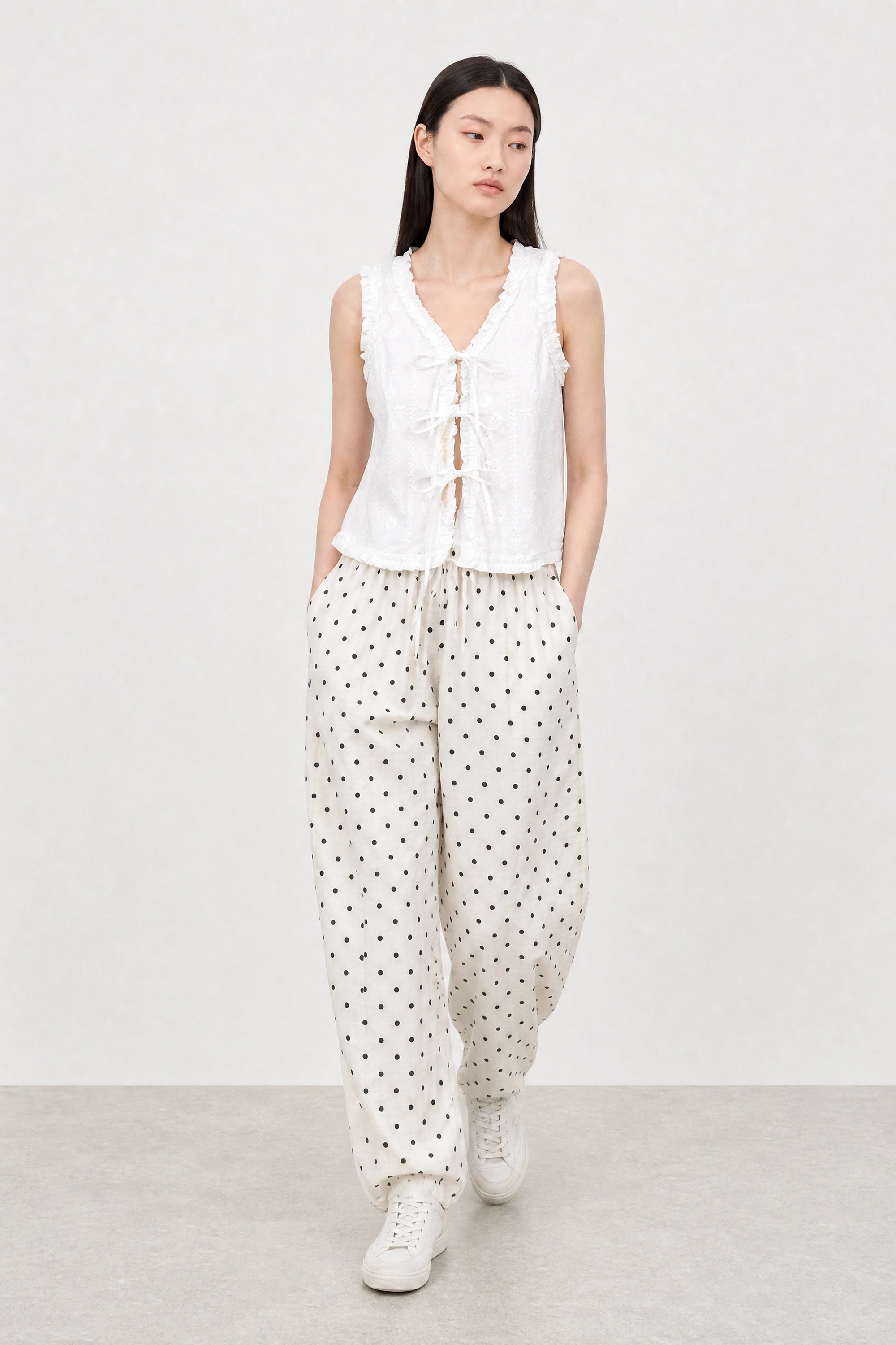 Ivory and black polka dot linen blend slouchy trousers_4