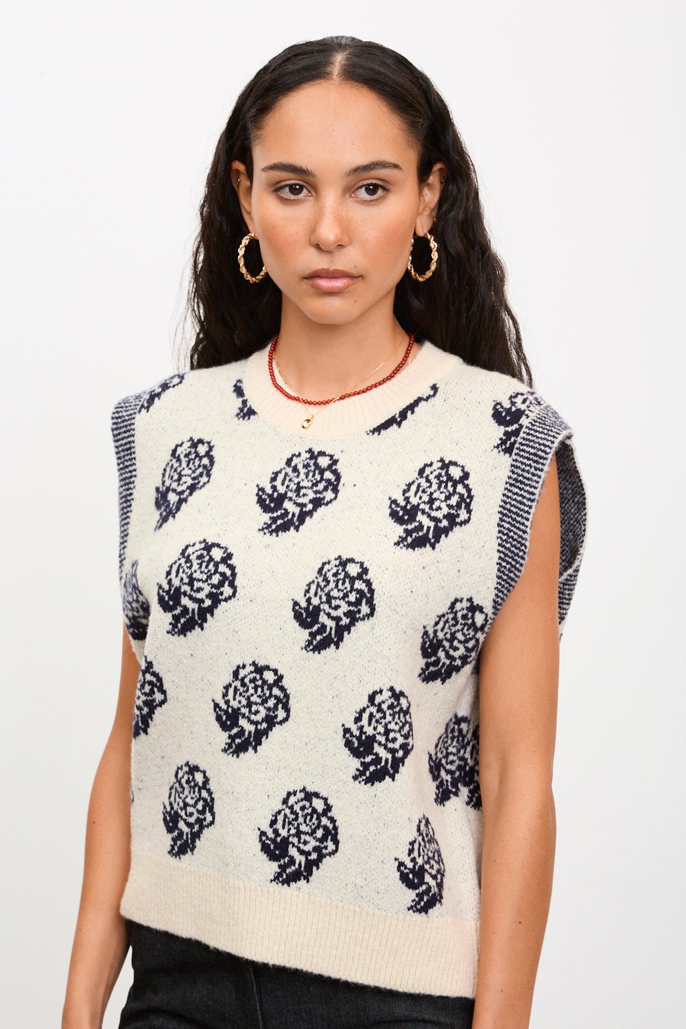 Ivory and blue intarsia rose sweater vest_1