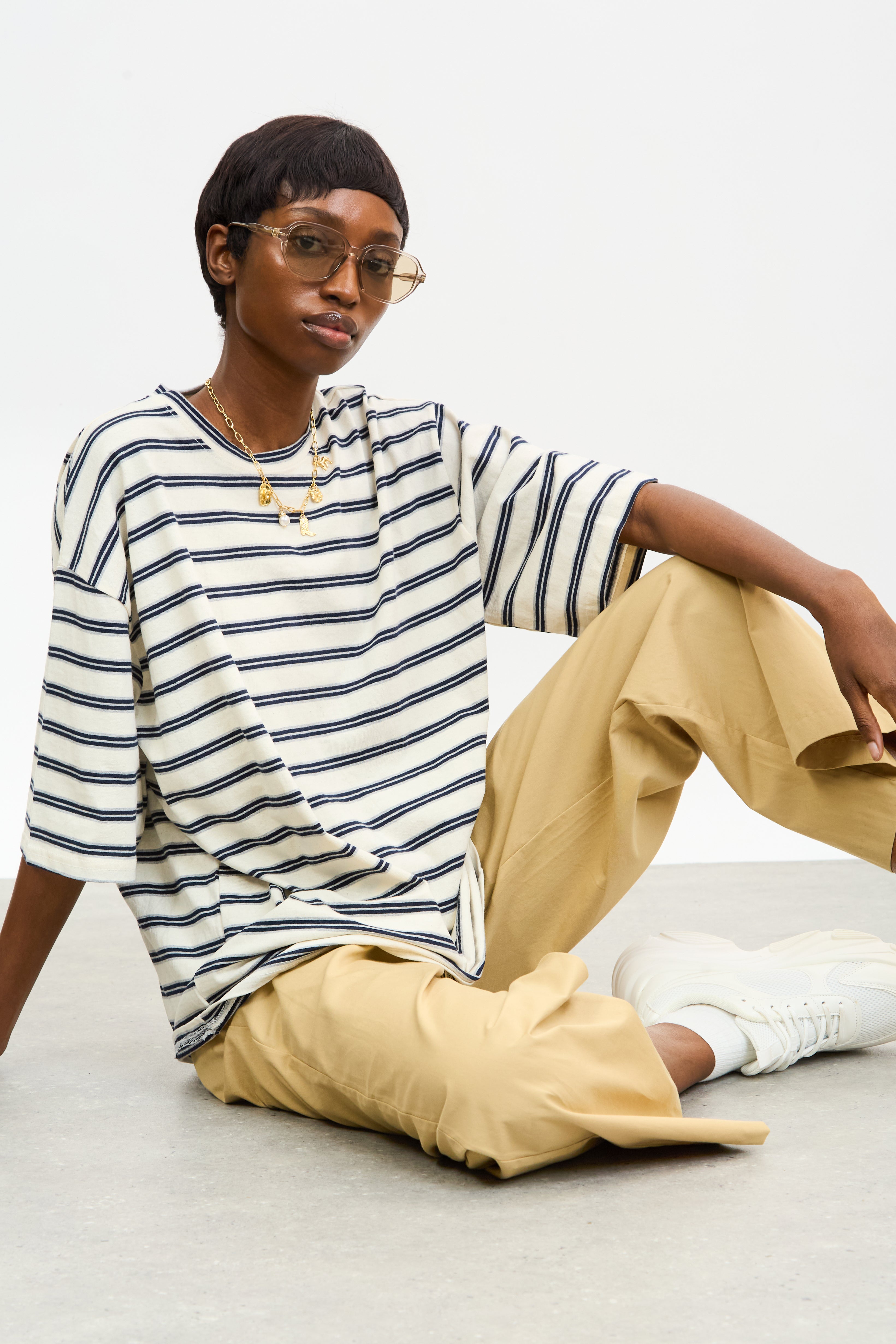 Ivory and navy blue striped short sleeve tee_5