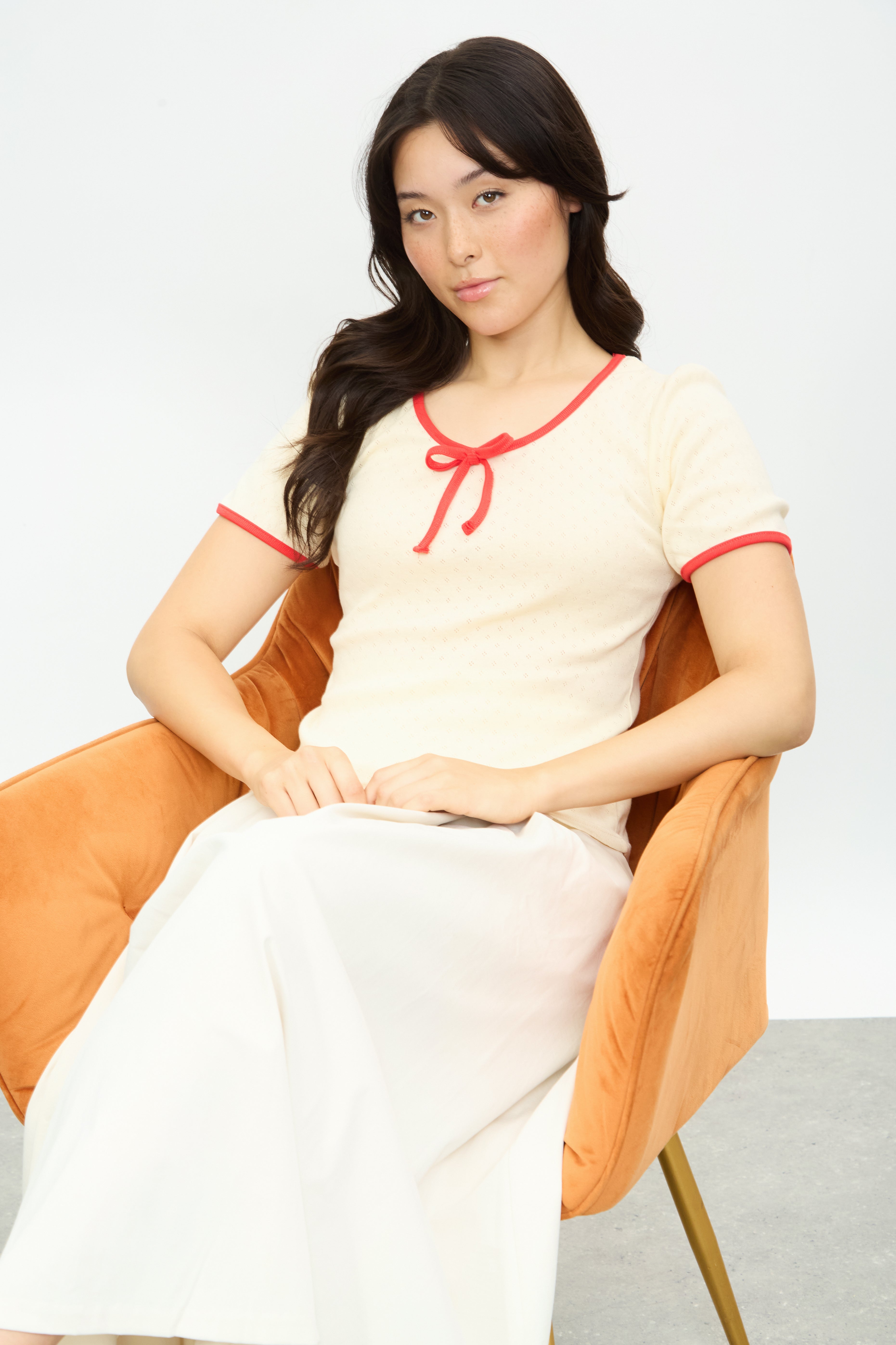 Ivory and red contrast trim bow front tee_5