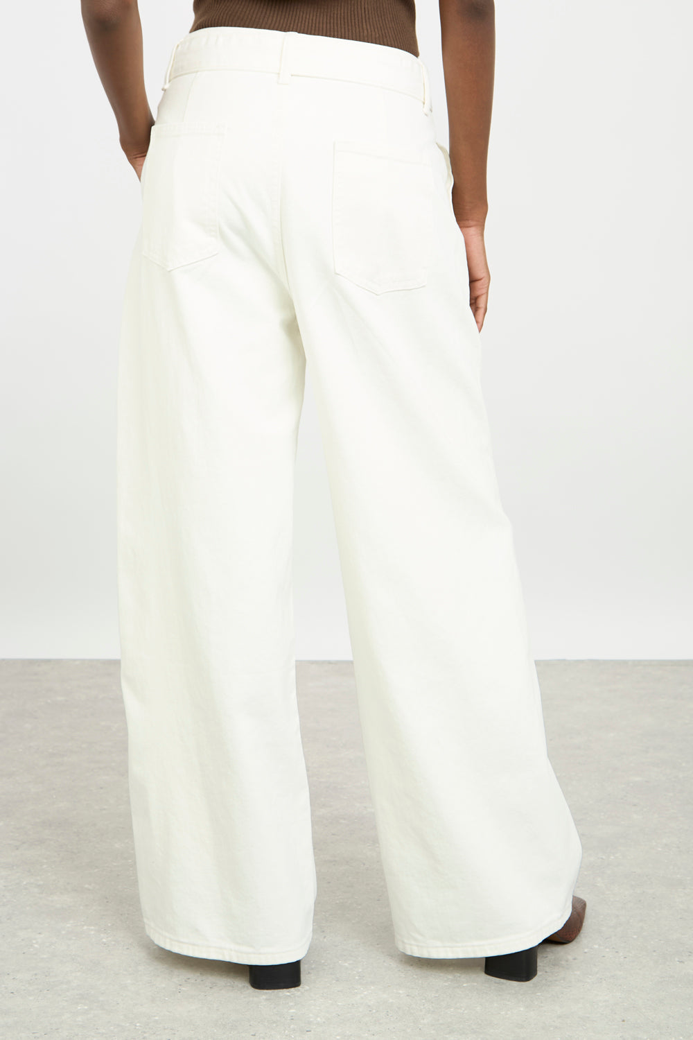 Ivory belted super wide leg jeans_2