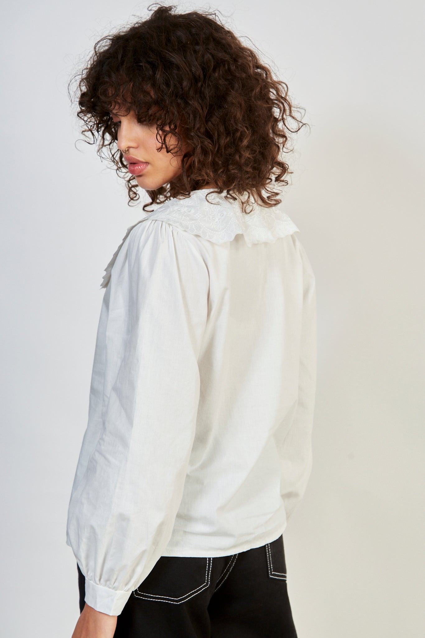 Ivory embroidered floral giant collar blouse_3