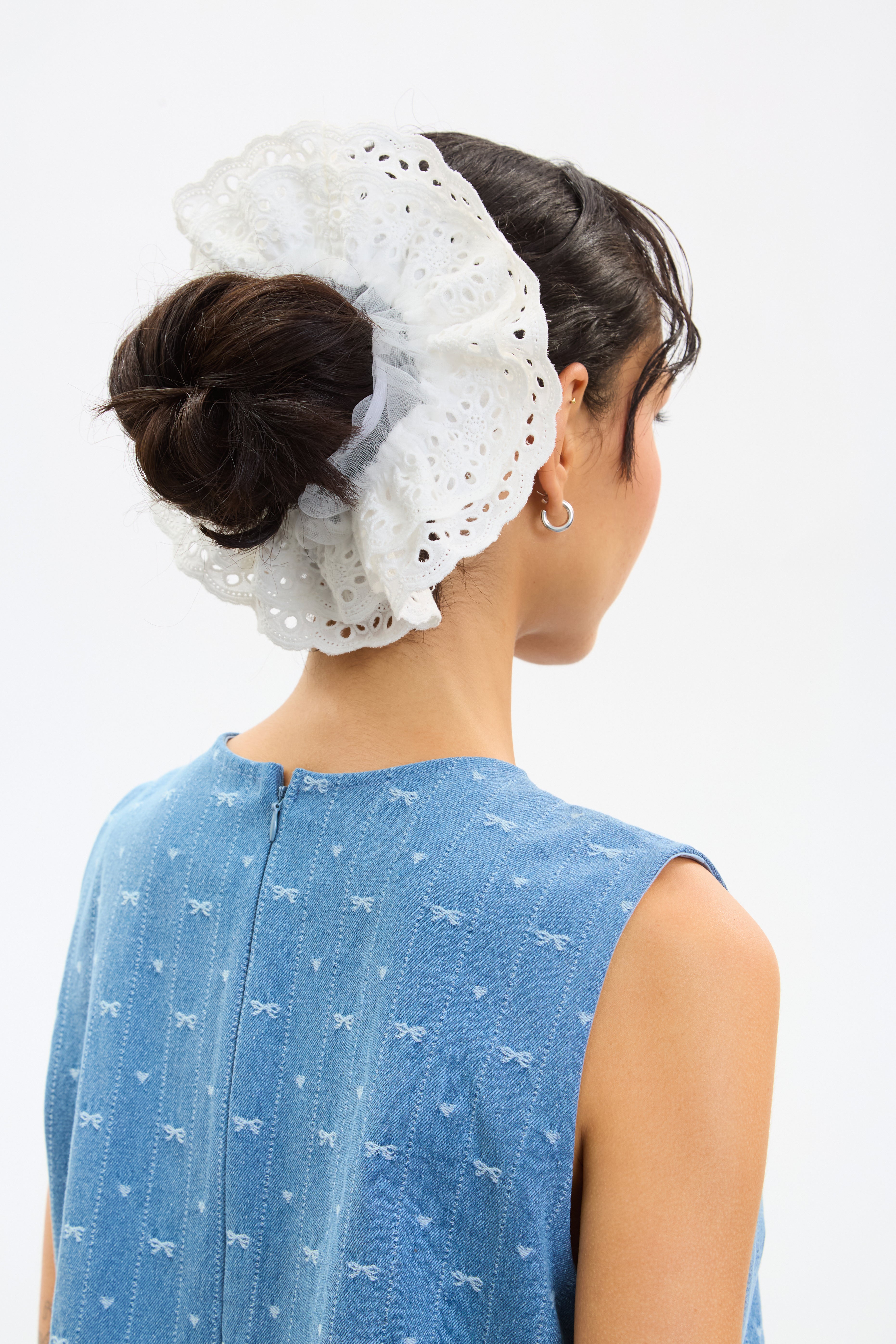 Ivory floral ribbon cluster embroidered scrunchie_3