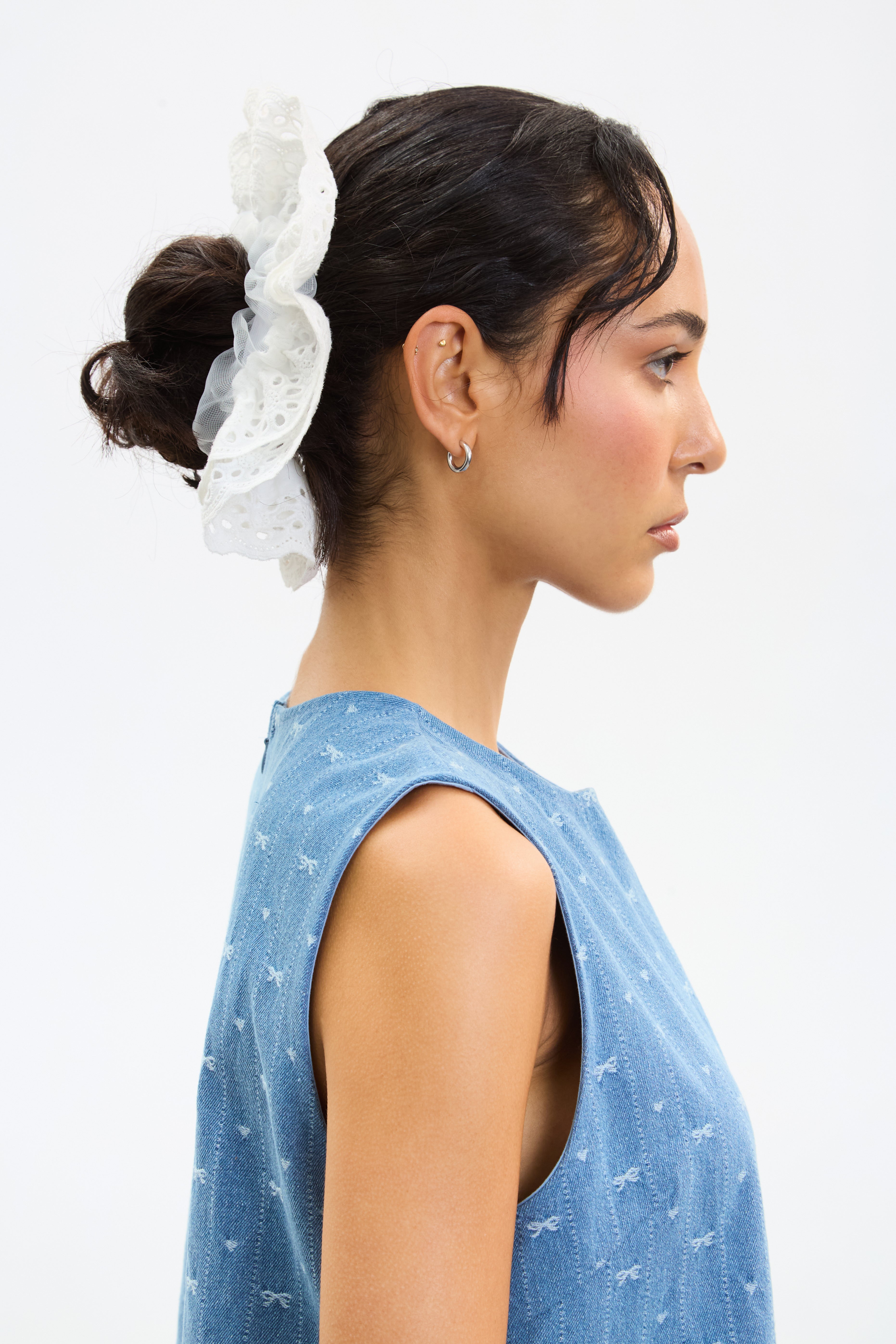 Ivory floral ribbon cluster embroidered scrunchie_4