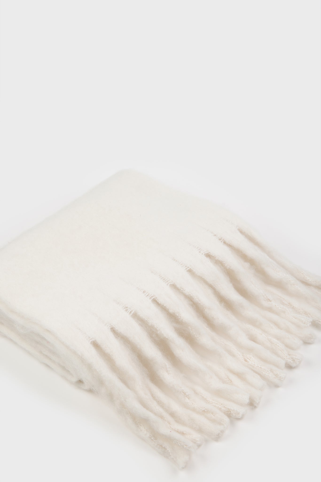 Ivory fuzzy thick scarf_2