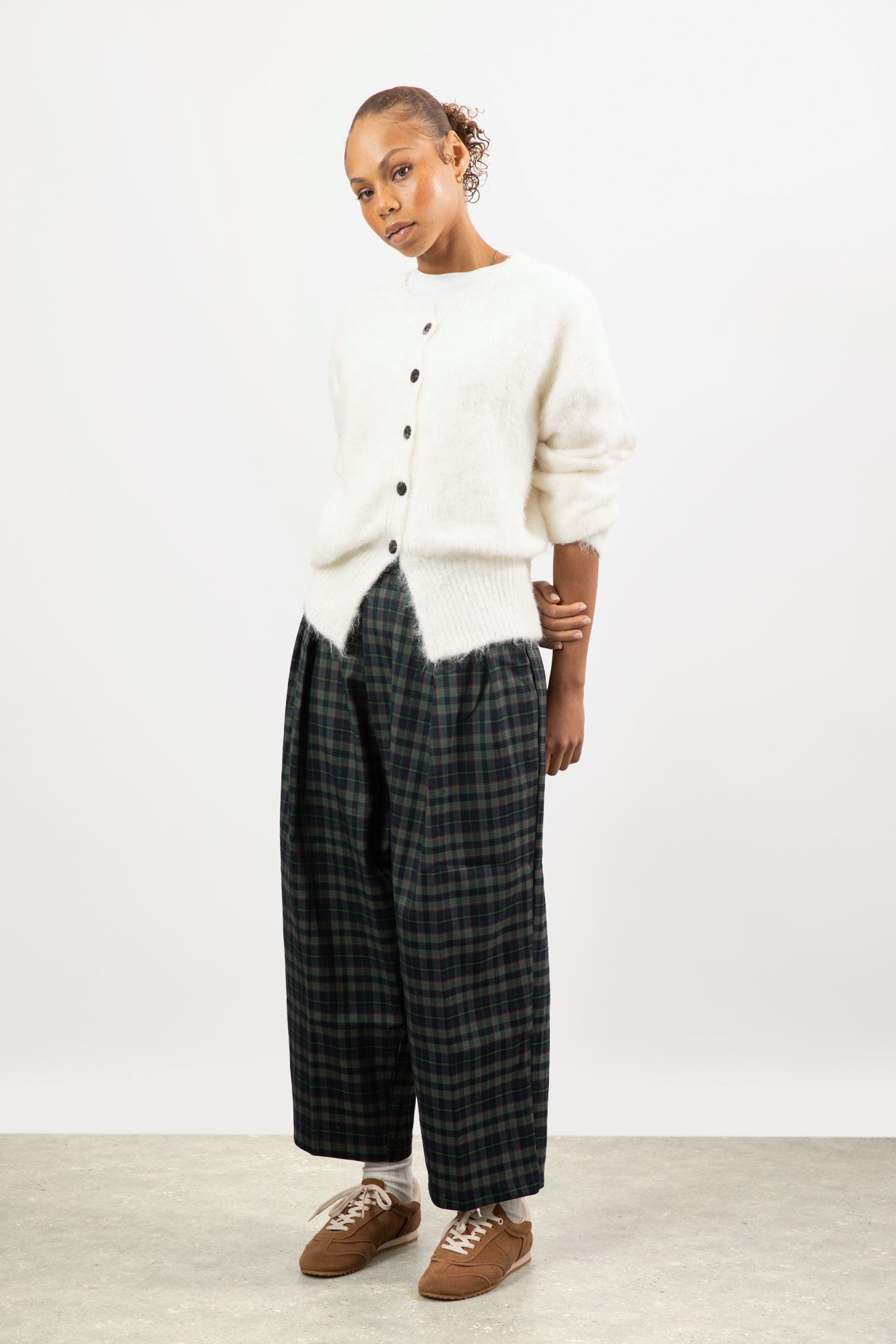 Ivory fuzzy wool blend round neck cardigan_4