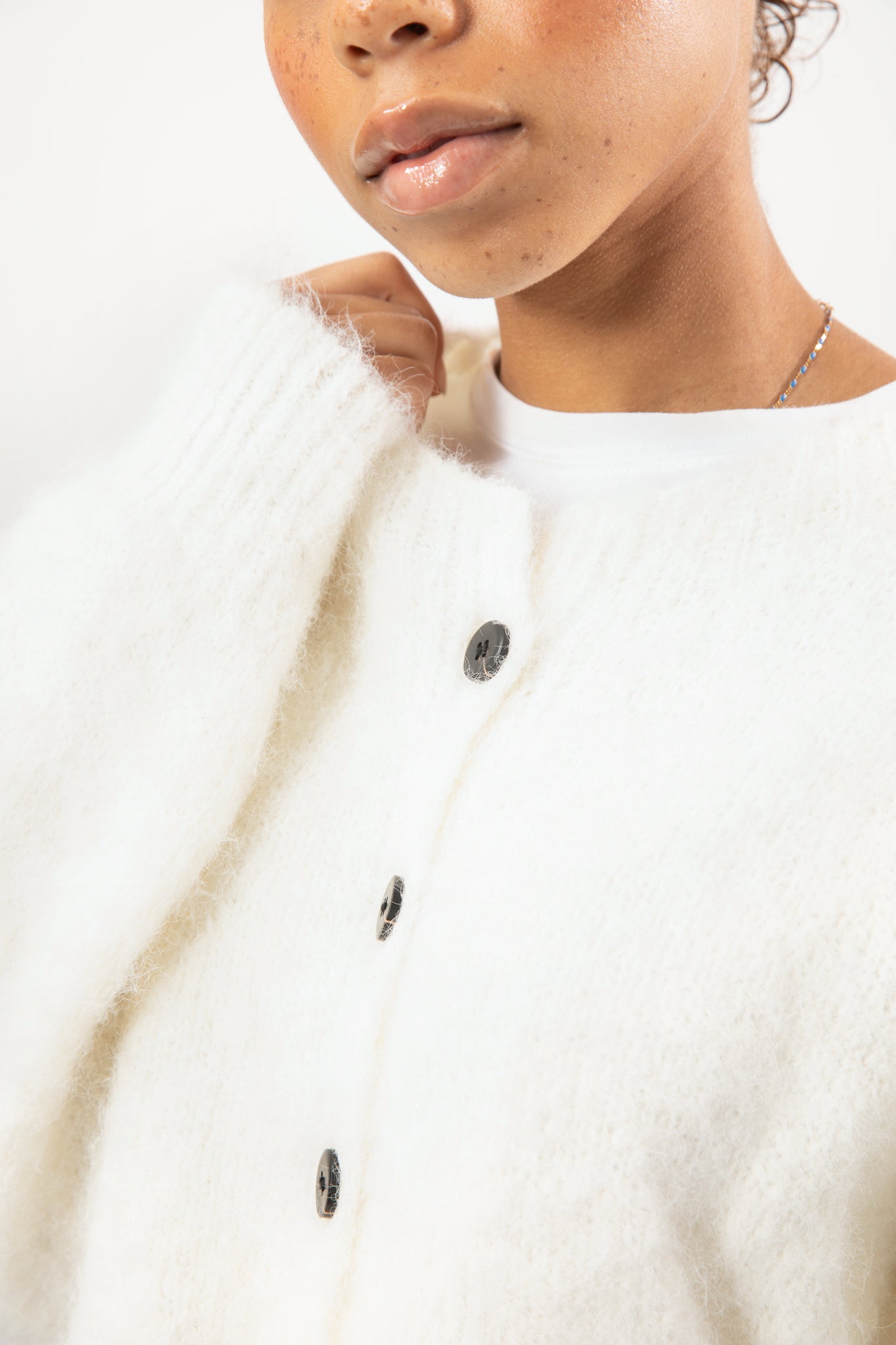 Ivory fuzzy wool blend round neck cardigan_3