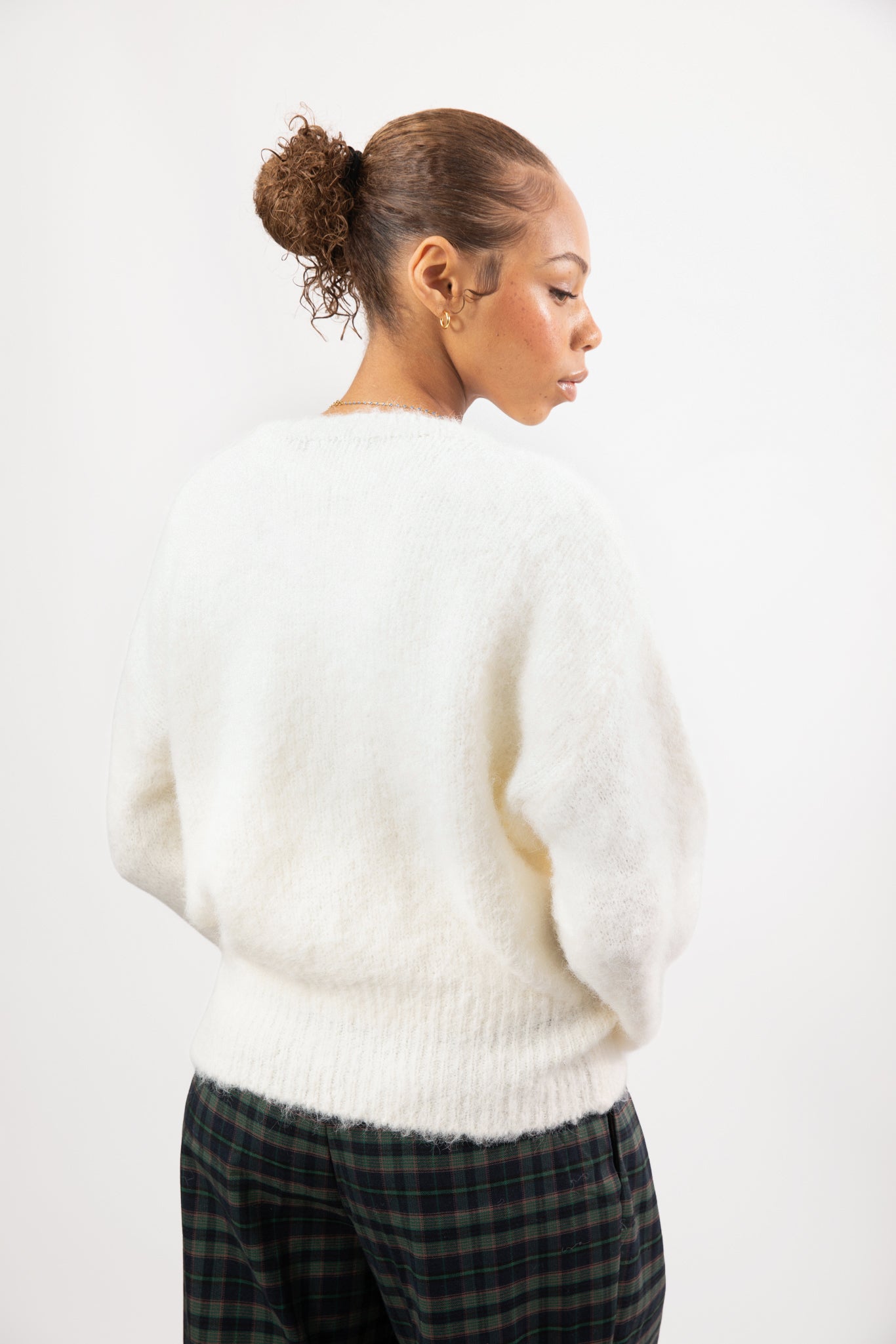 Ivory fuzzy wool blend round neck cardigan_2