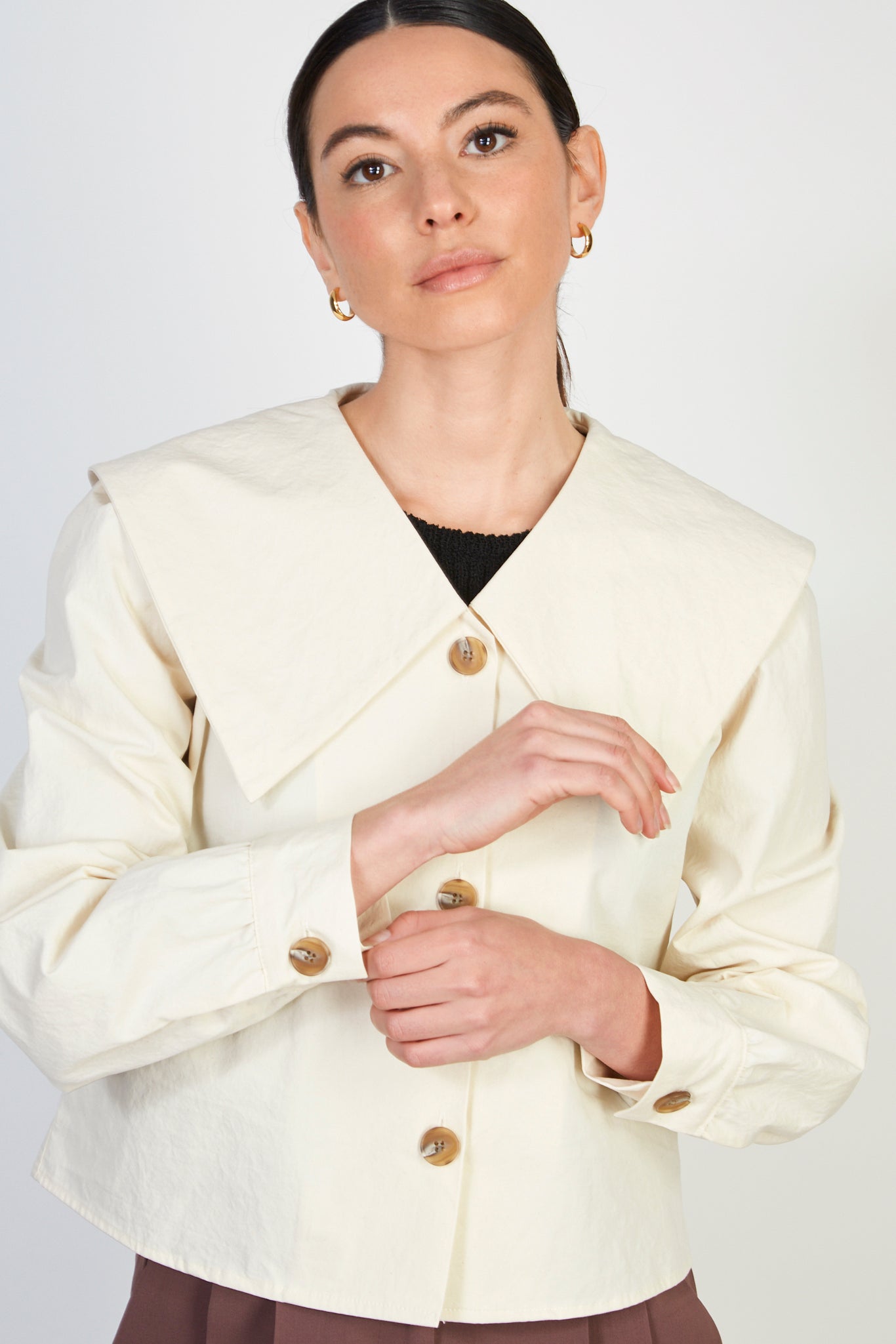 Ivory pointed giant collar shirt_1