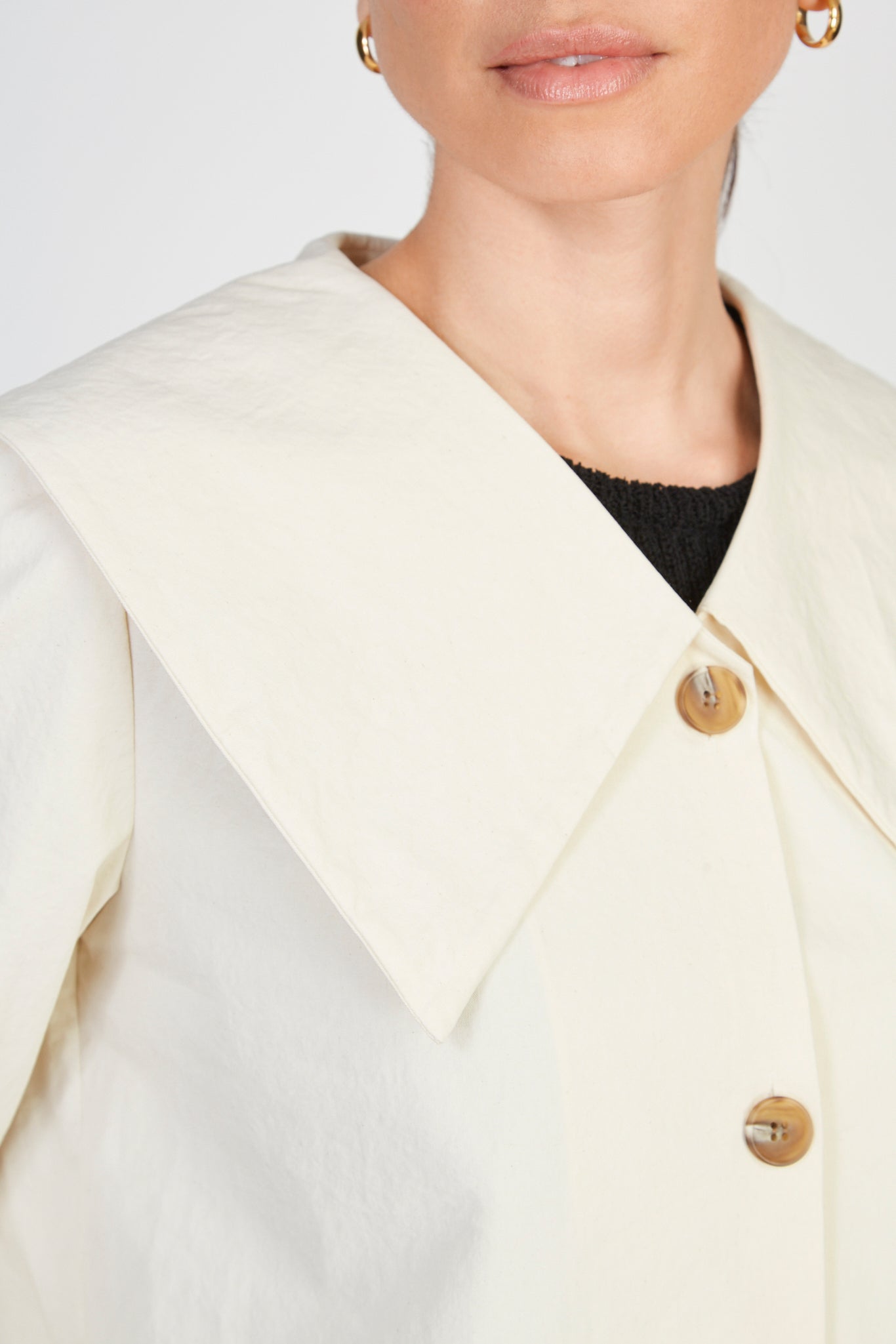 Ivory pointed giant collar shirt_3