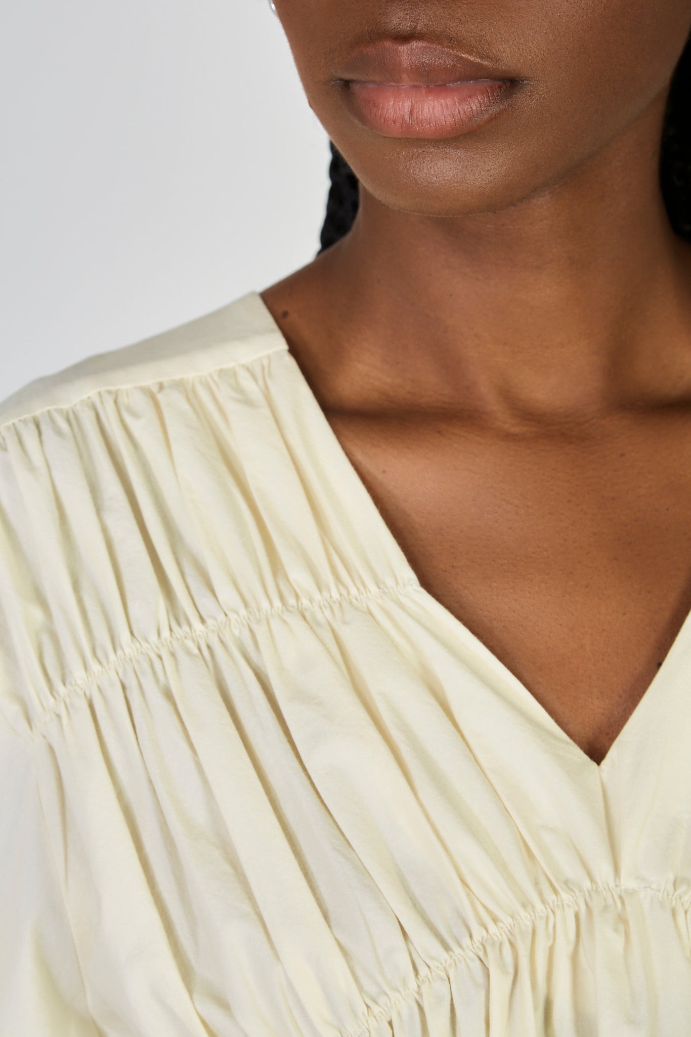 Ivory ruched seam V neck dress_4