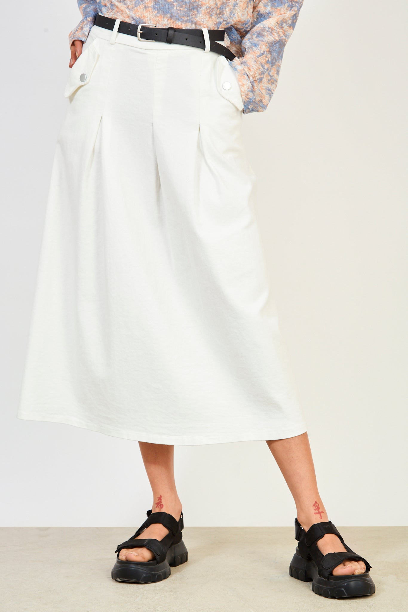 Ivory side pocket belted skirt_1