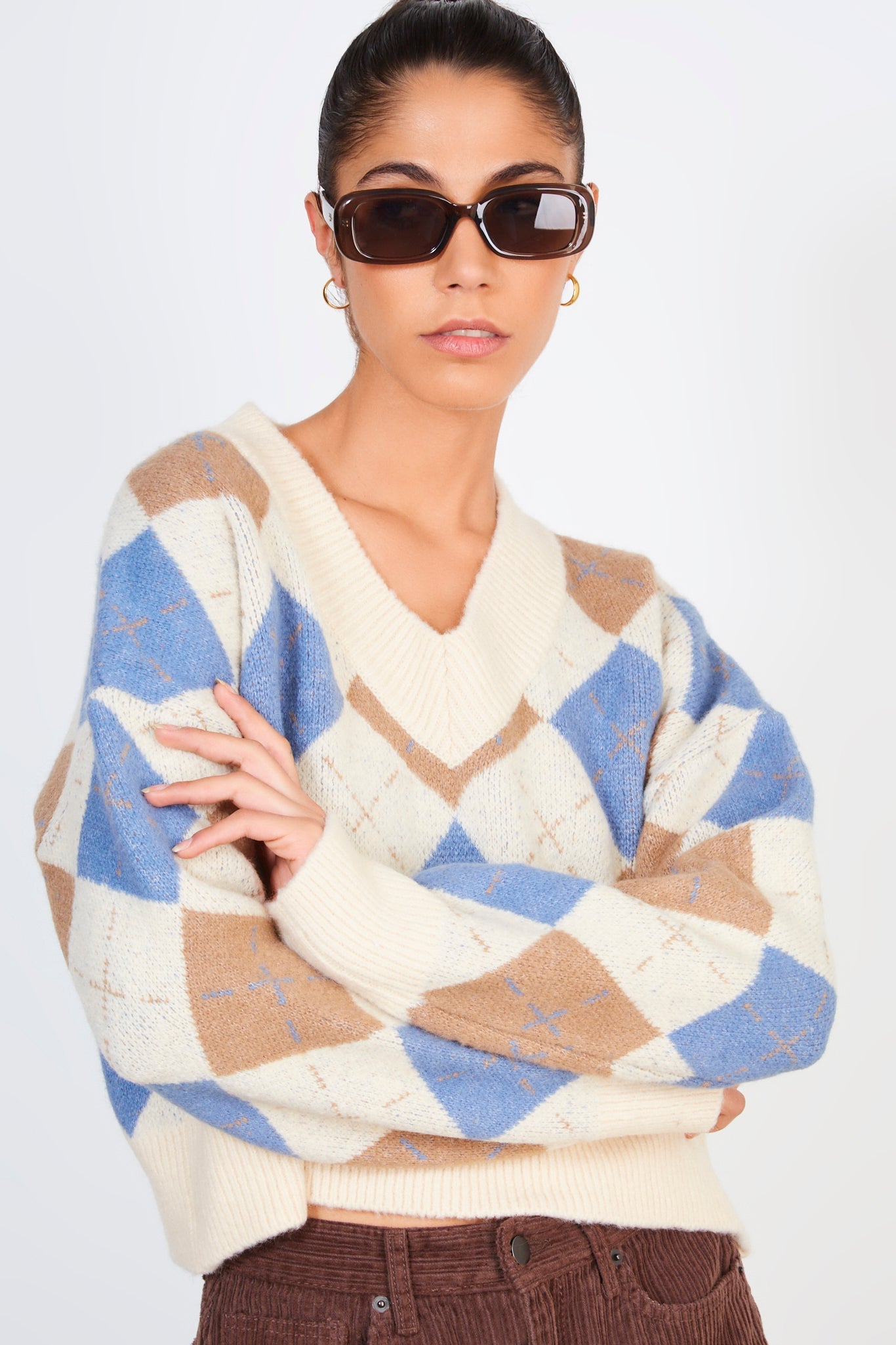 Ivory camel and blue dashed argyle V neck jumper_1