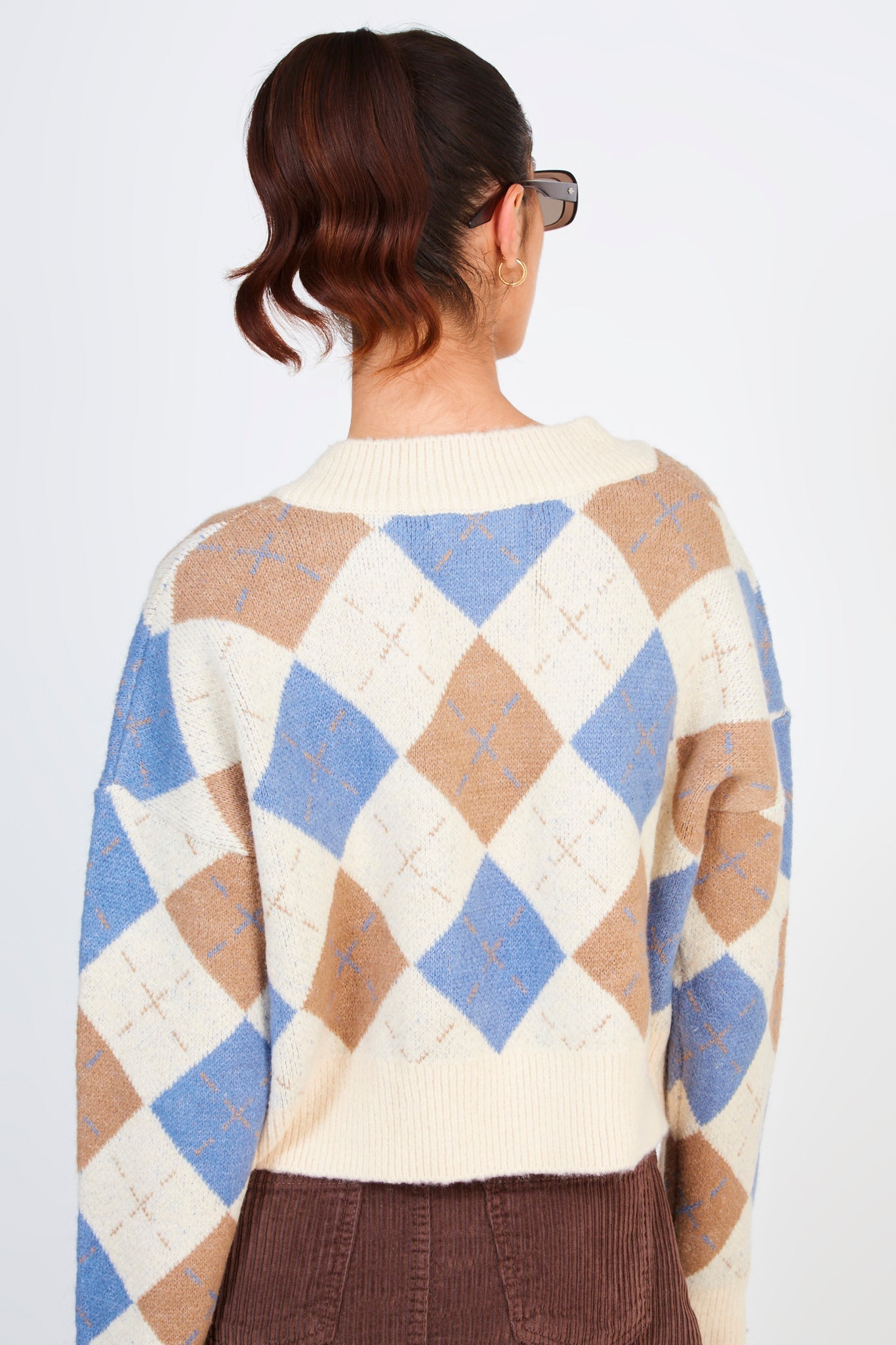 Ivory camel and blue dashed argyle V neck jumper_2