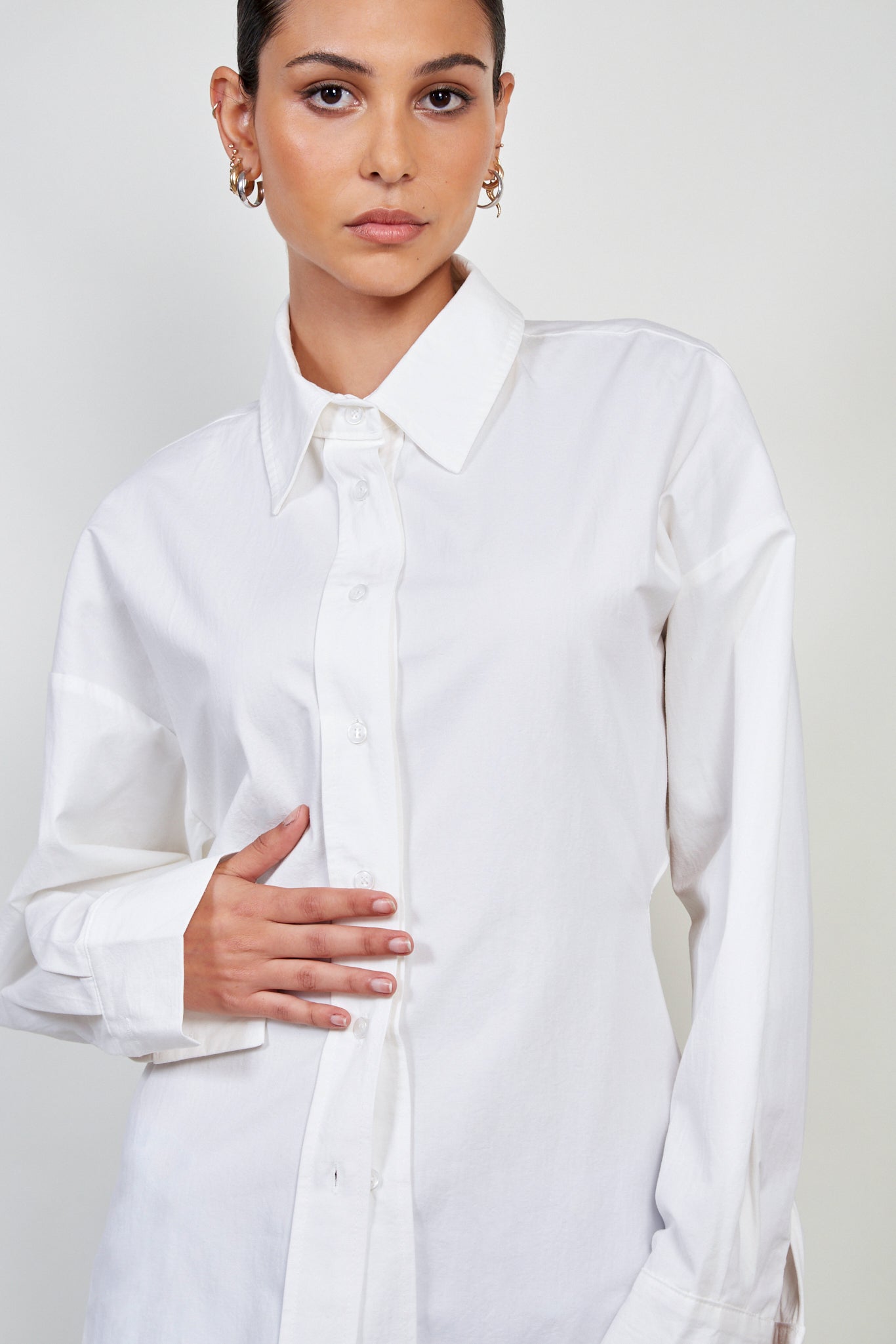 Ivory crisp peek back shirt_2