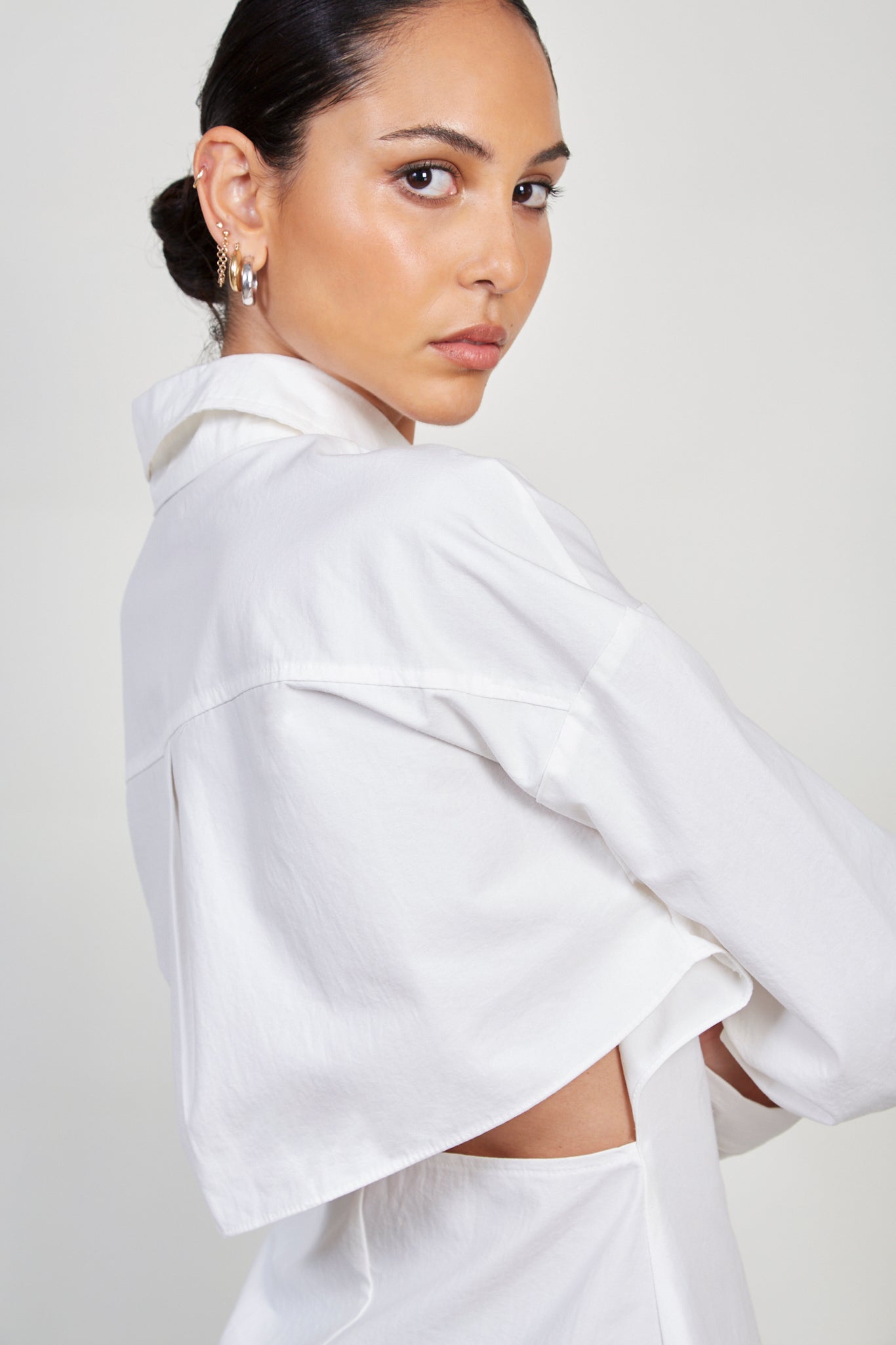 Ivory crisp peek back shirt_3