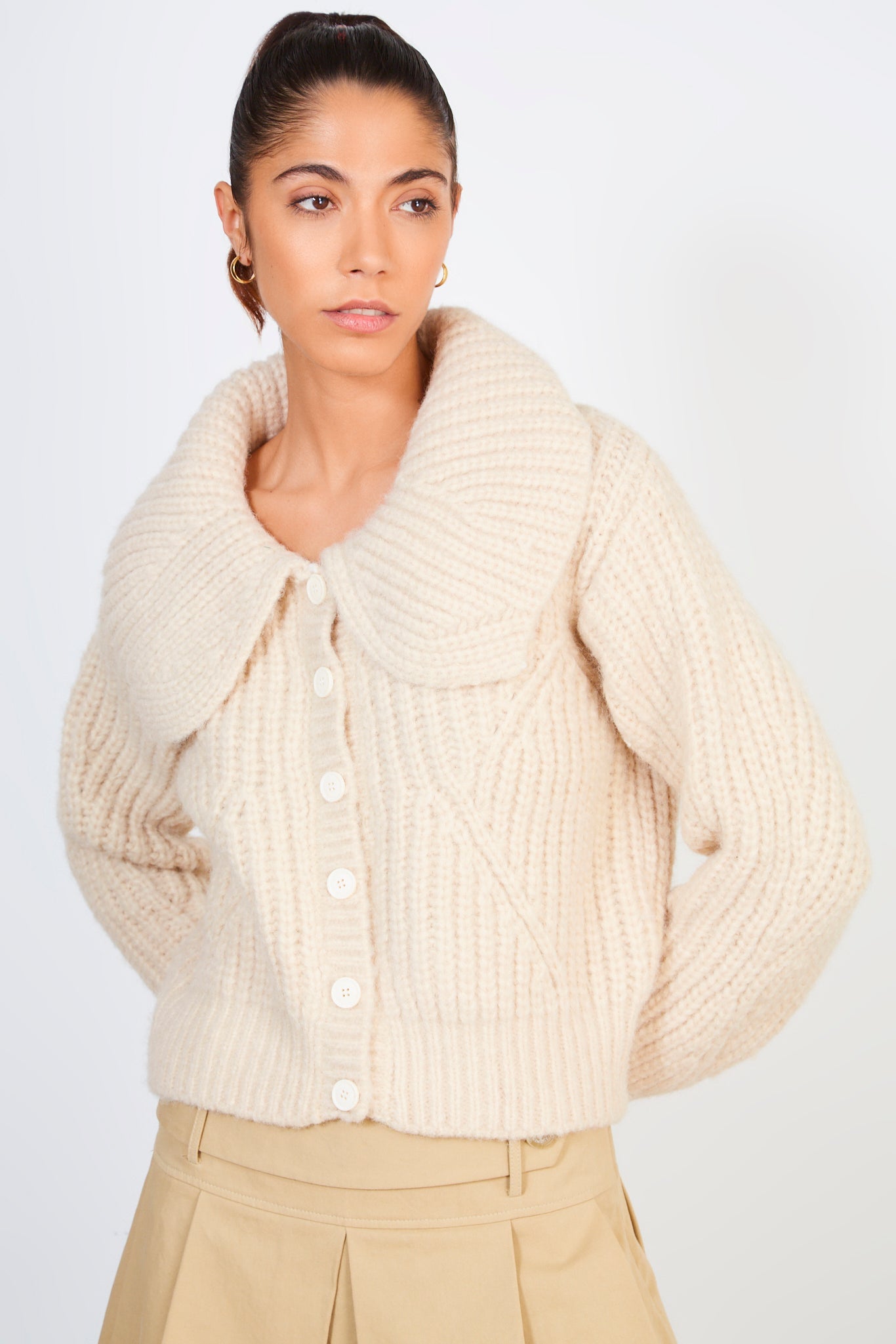 Ivory giant collar cardigan_1