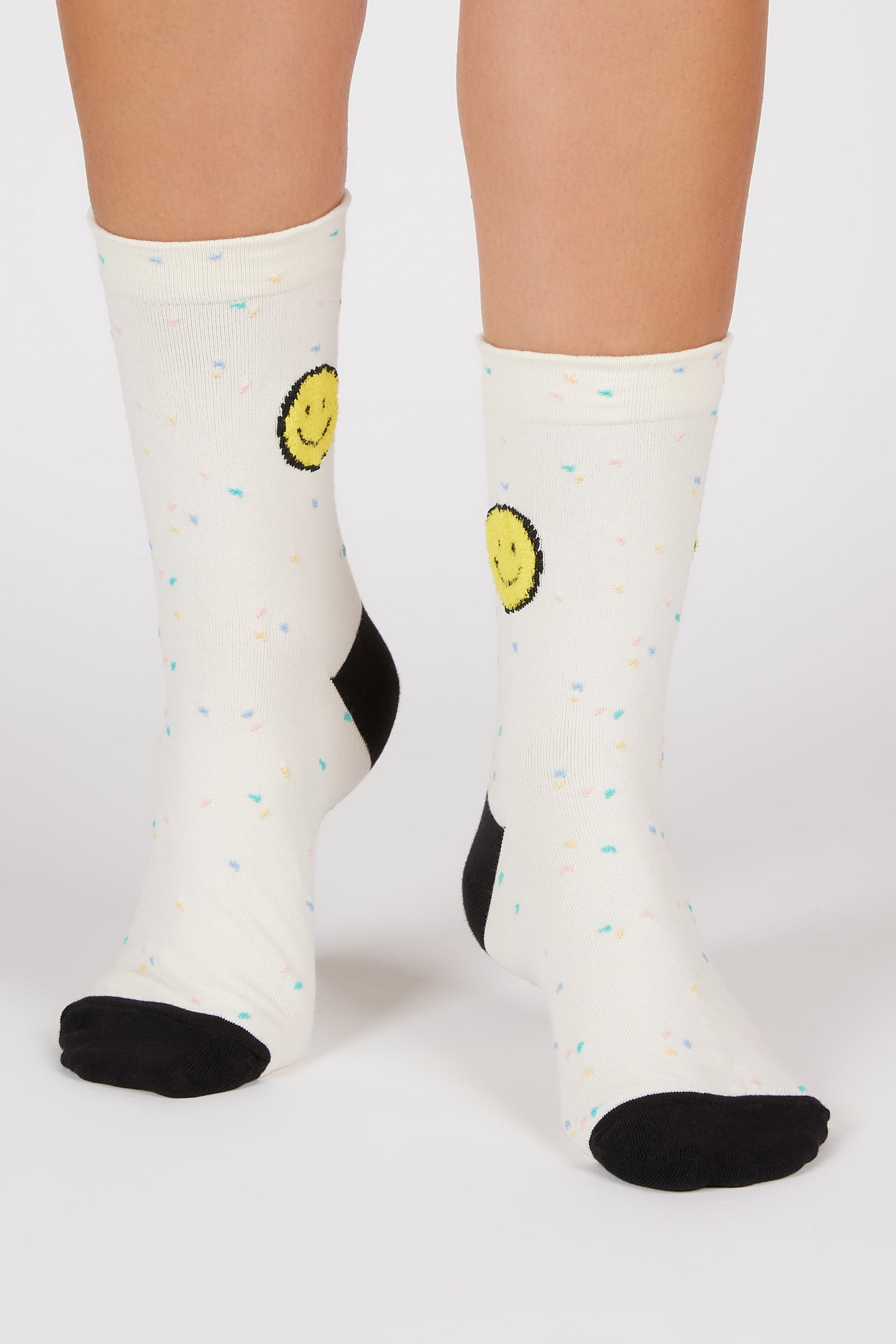 Ivory rainbow flecked smiley face socks_4
