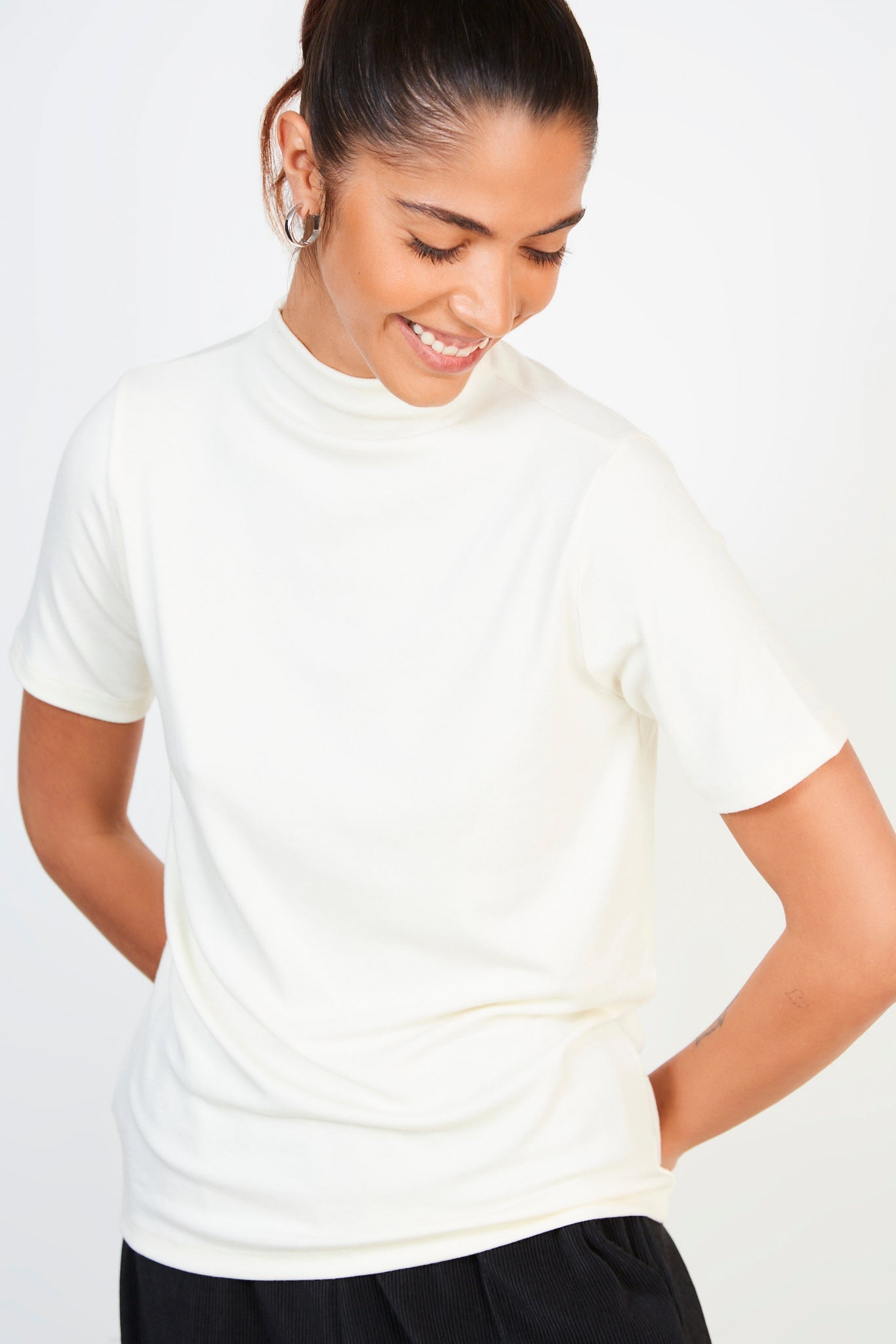Ivory short sleeved mock neck tee_1