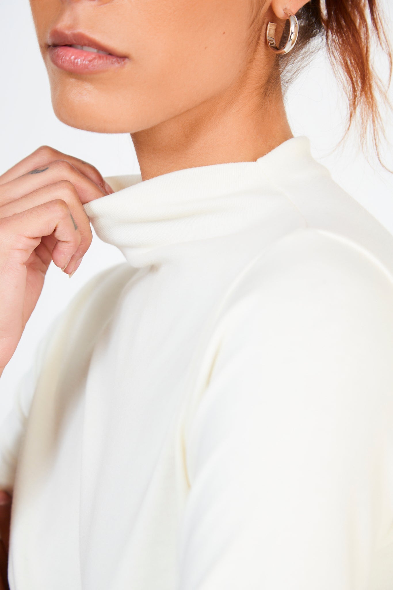 Ivory short sleeved mock neck tee_4