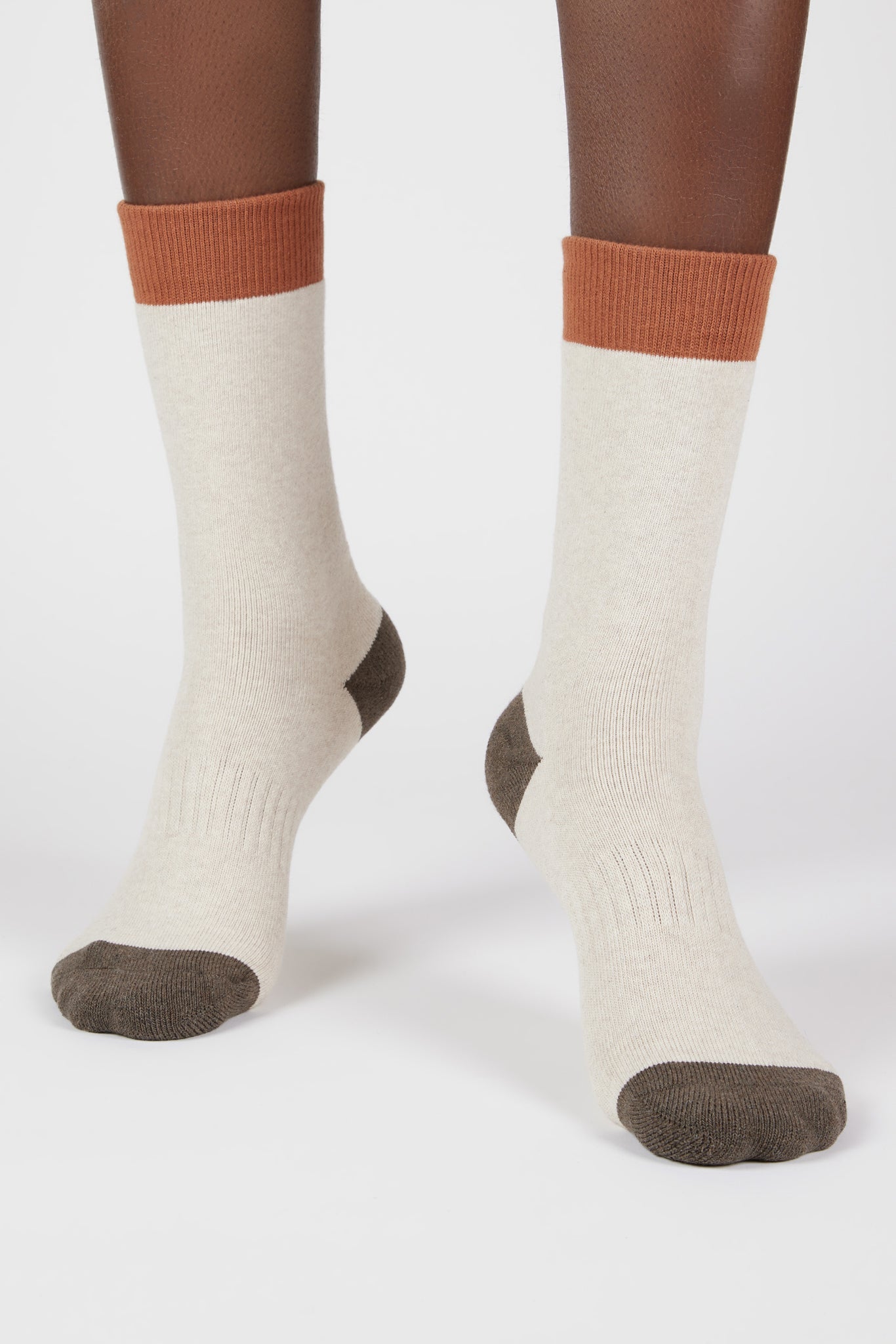 Ivory smooth tricolour block socks_4