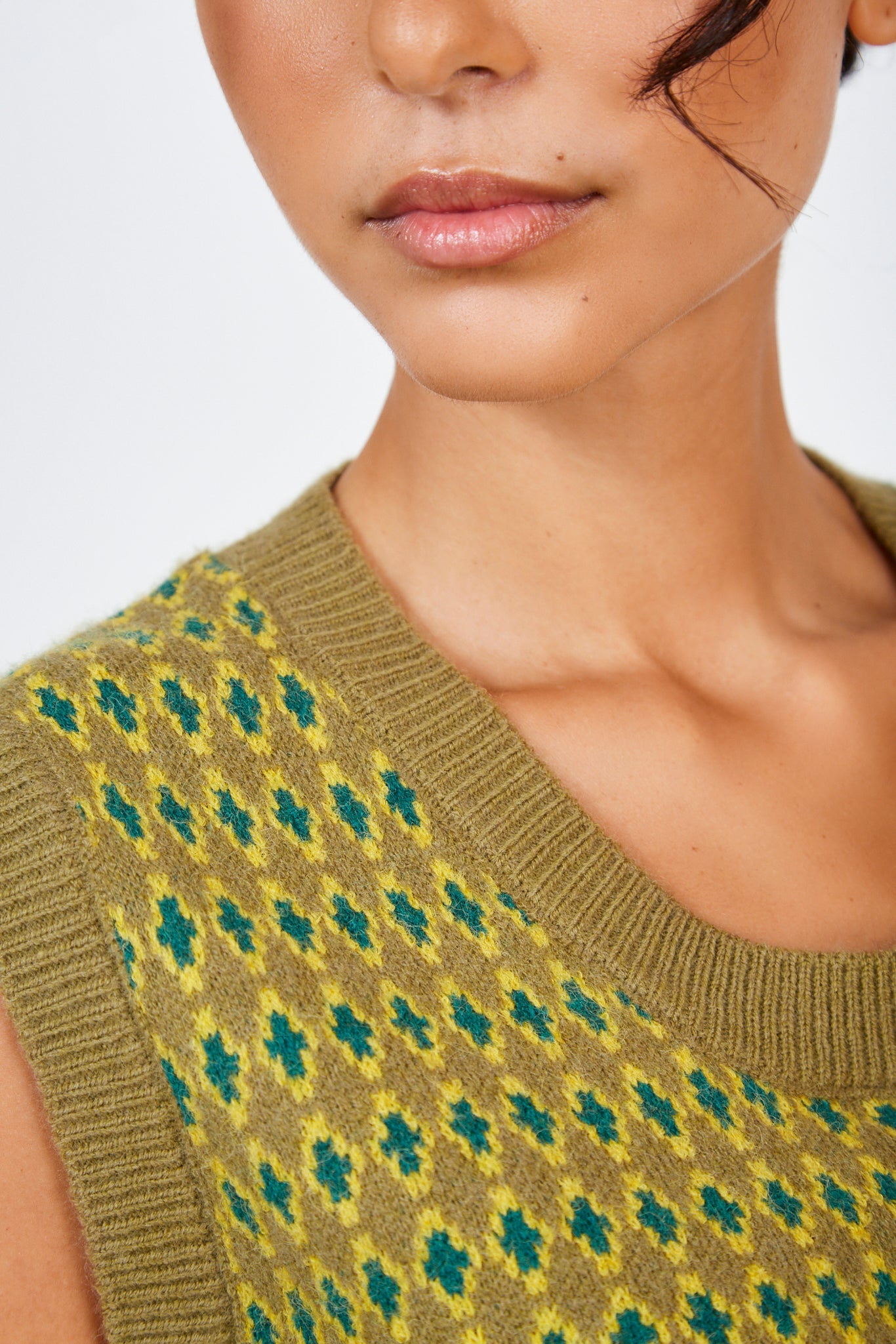 Khaki and green diamond print sweater vest_4