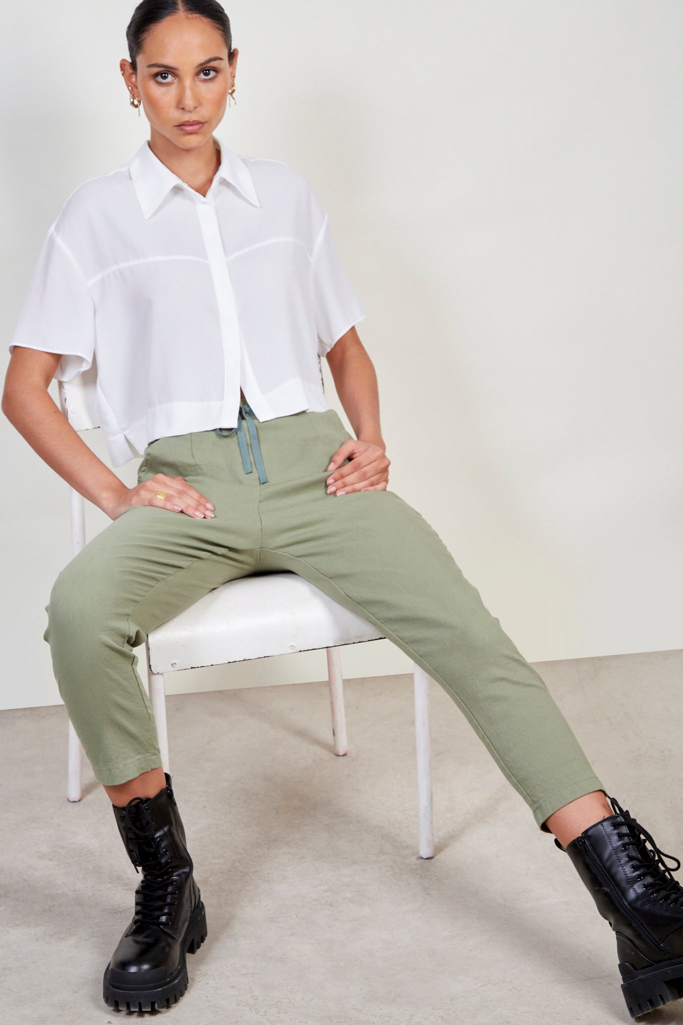 Khaki loose fit drawstring trousers_5