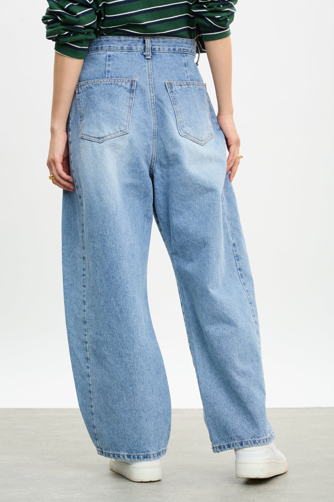 Light blue adjustable waist balloon jeans_2