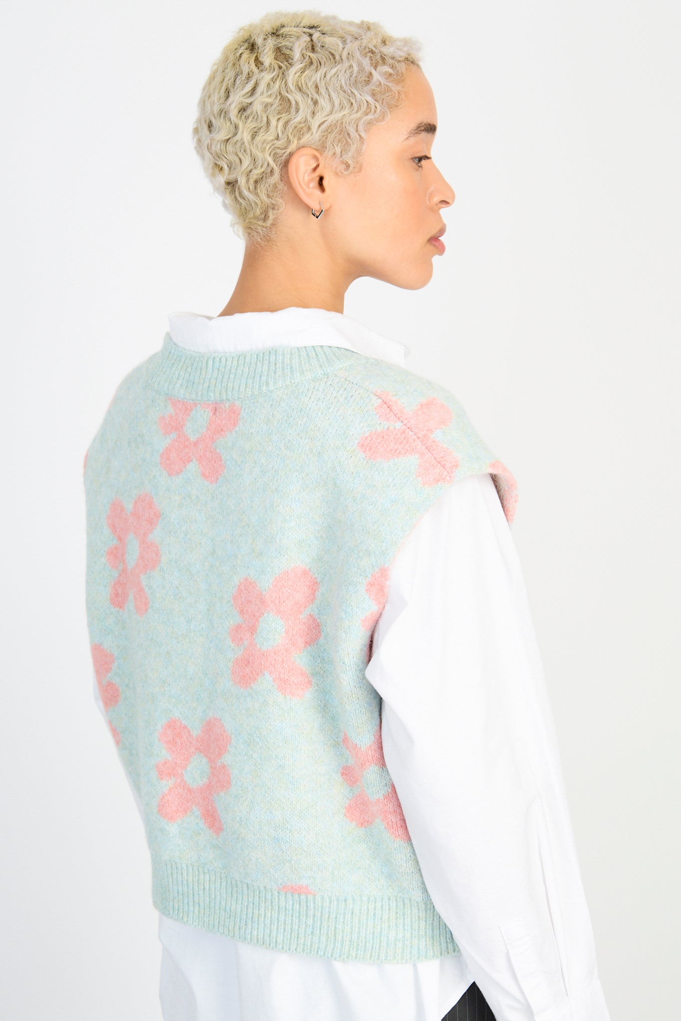 Light blue and pink graphic floral wool alpaca blend sweater vest_2