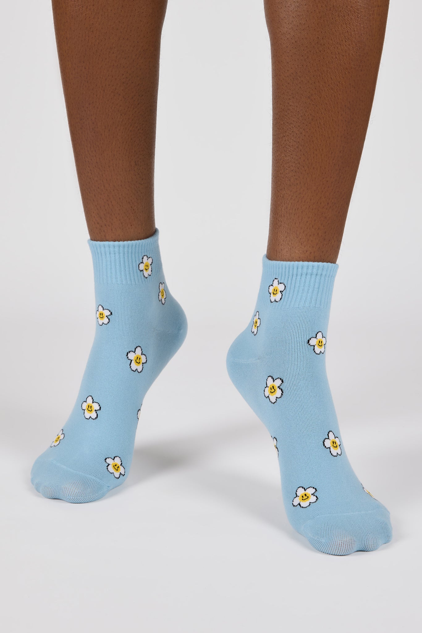 Light blue flower smiley face short socks_2