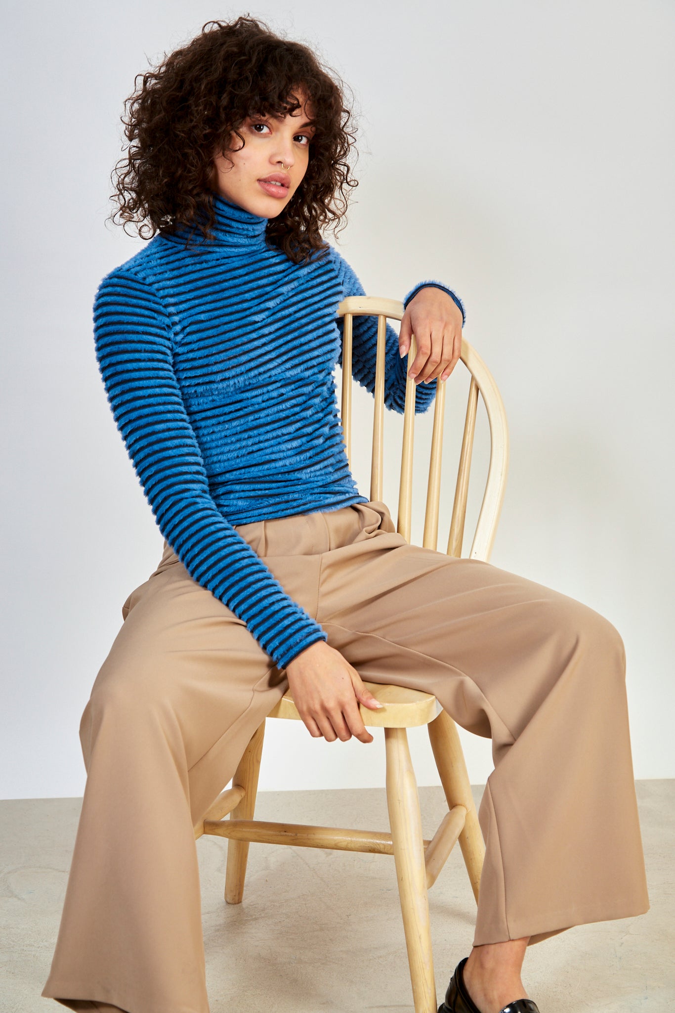 Light blue fuzzy horizontal stripe turtleneck_5