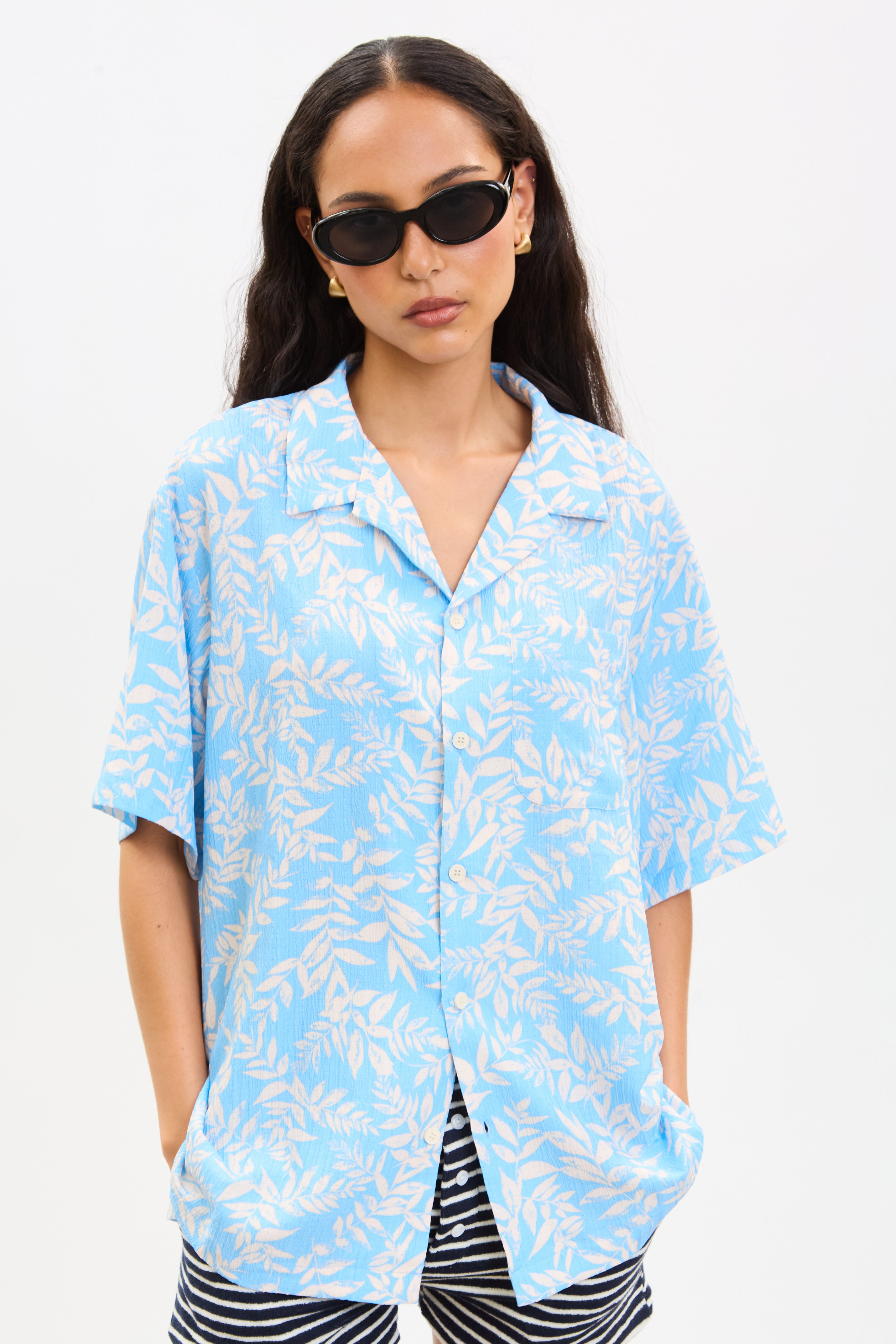 Light blue leaf print short sleeved shirt_1