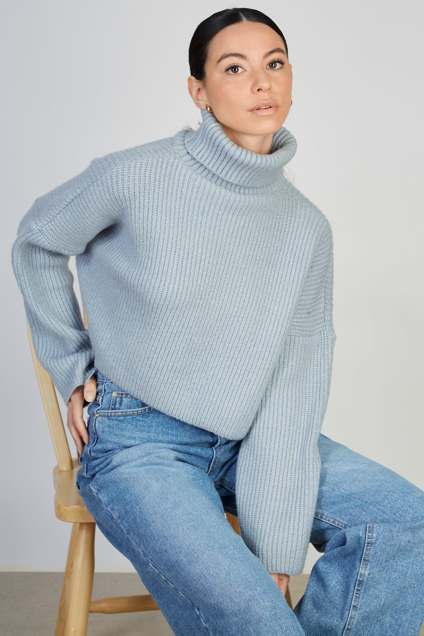 Light blue short ribbed turtleneck jumper_1