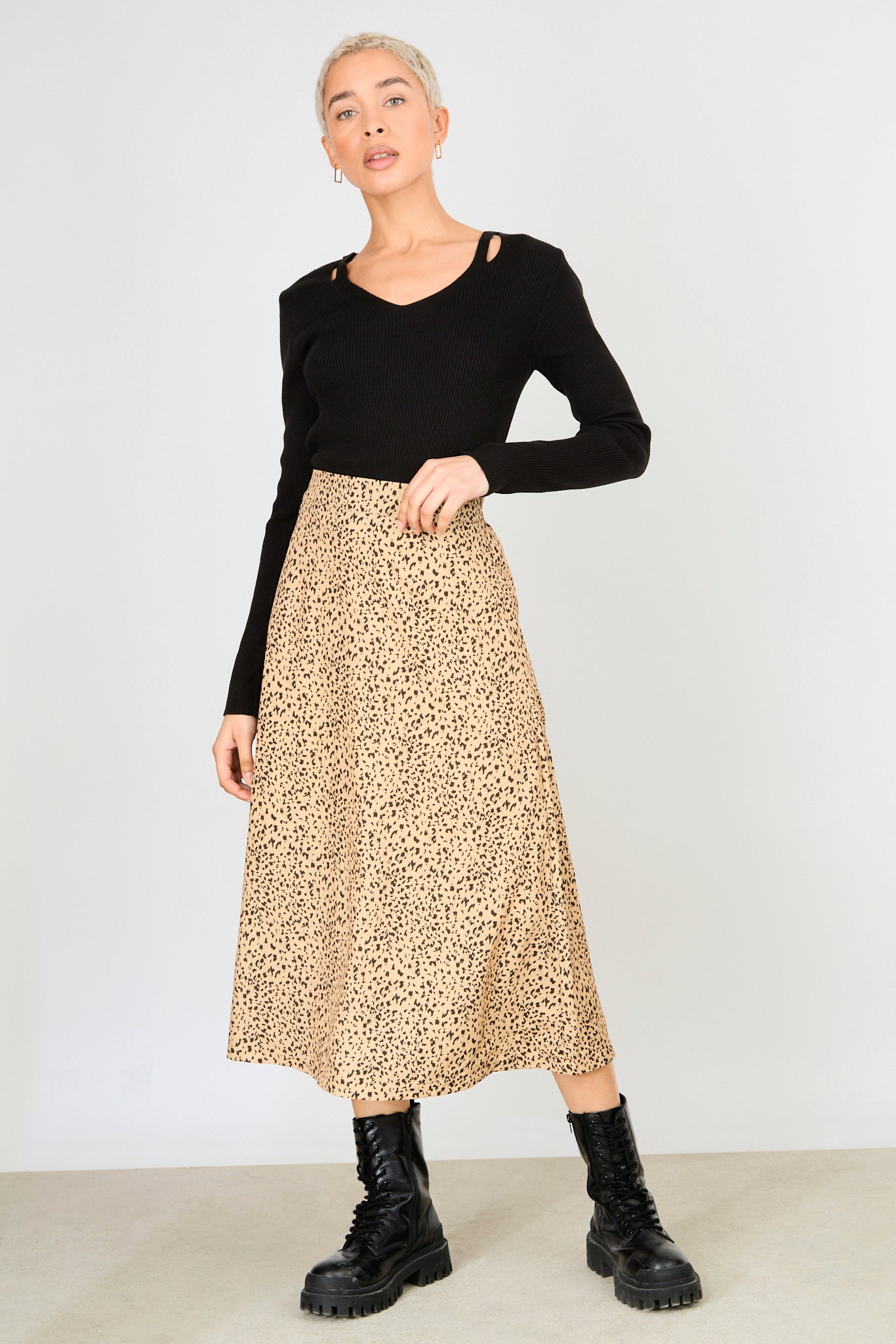 Light brown leopard print silky midi skirt_4