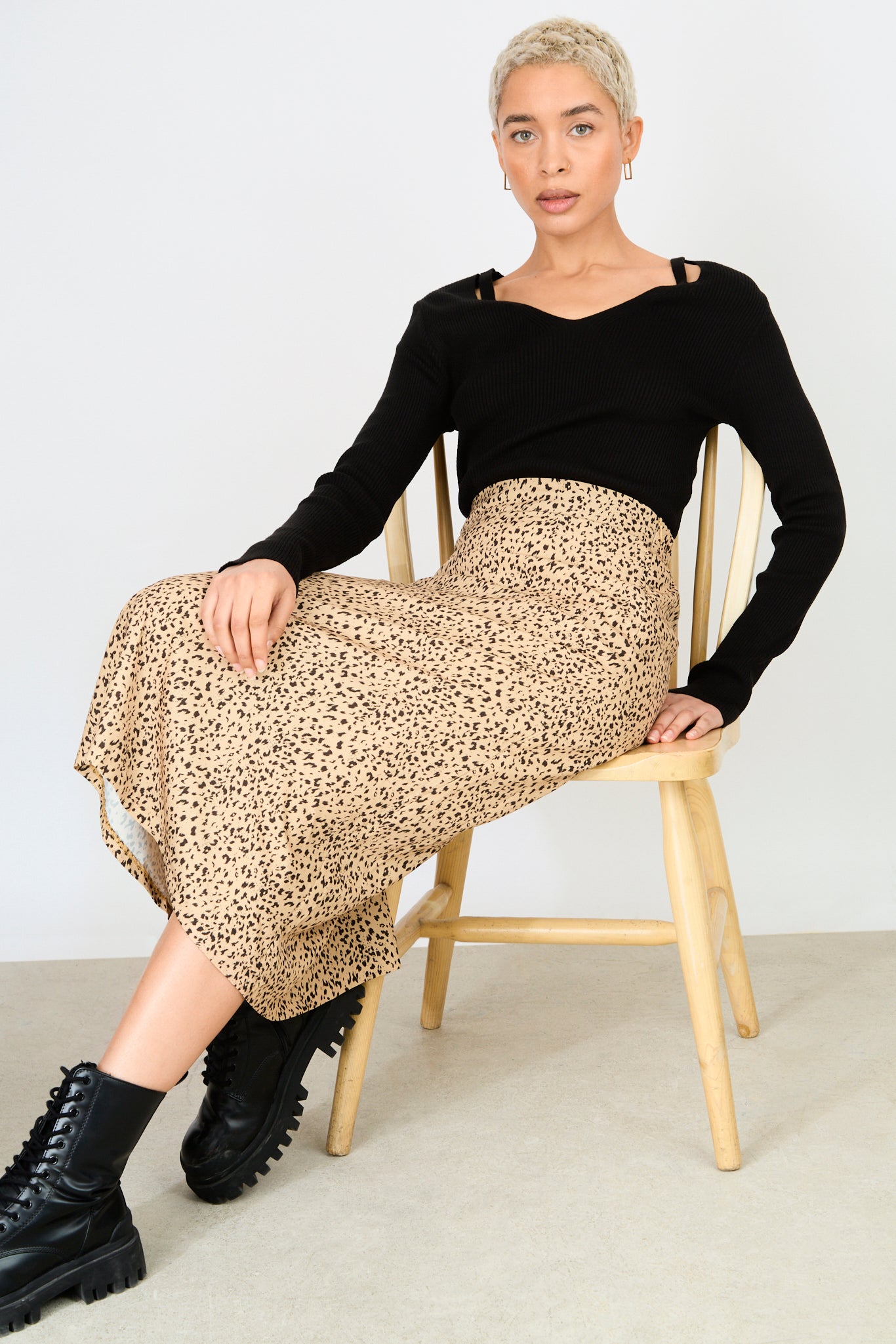 Light brown leopard print silky midi skirt_5