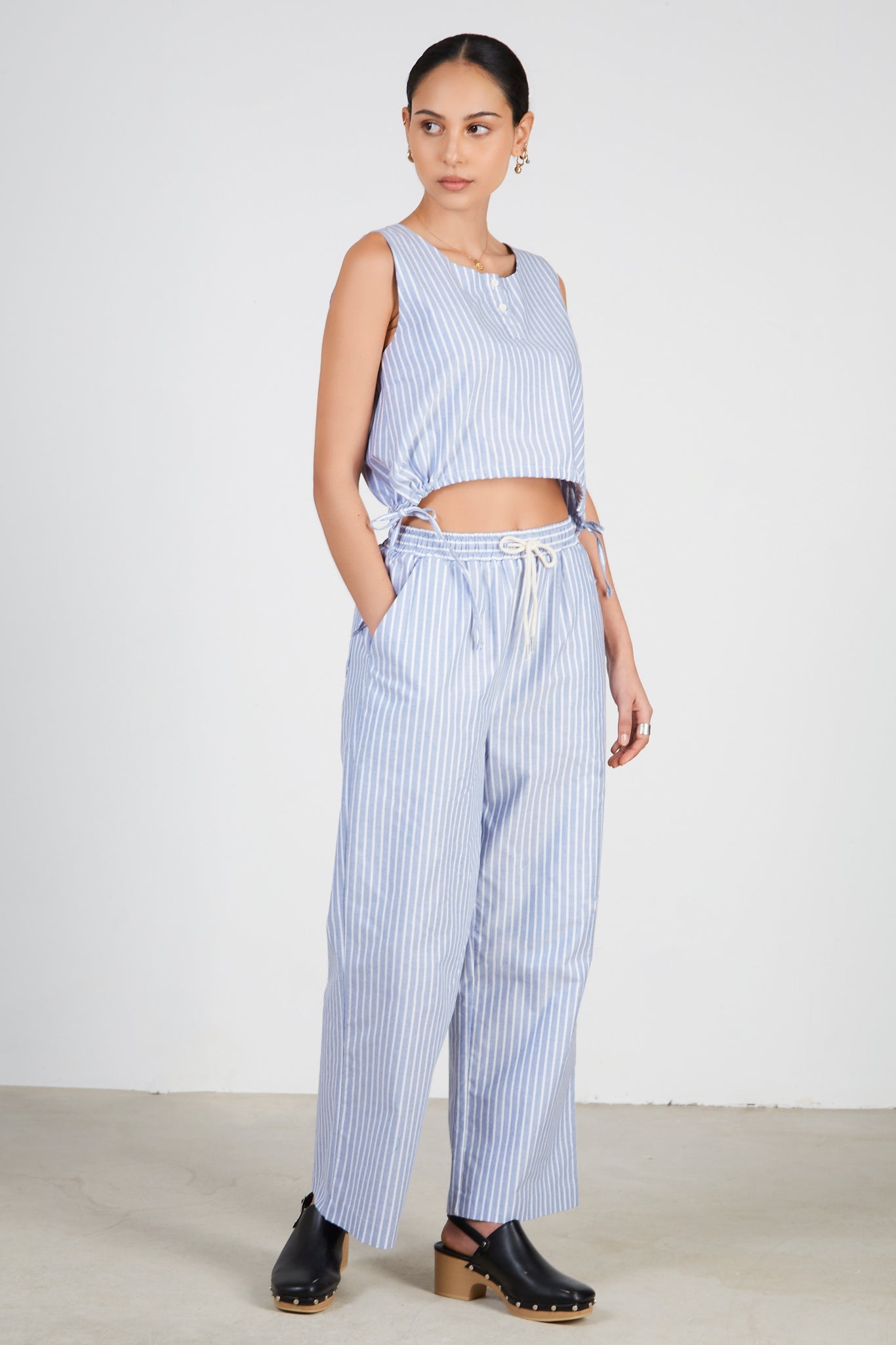 Light blue and white striped tank_3