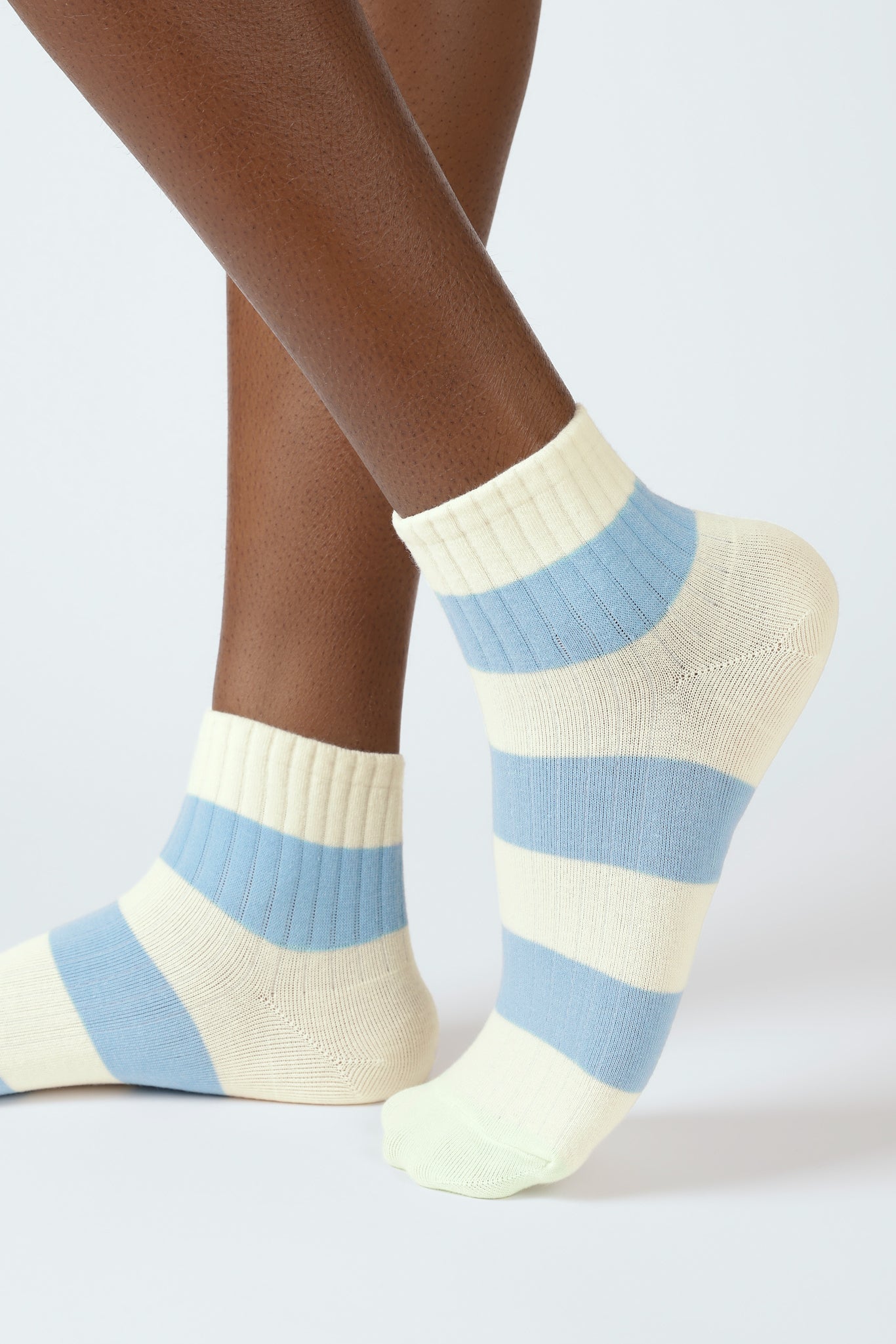 Light blue bright thick stripe socks_1