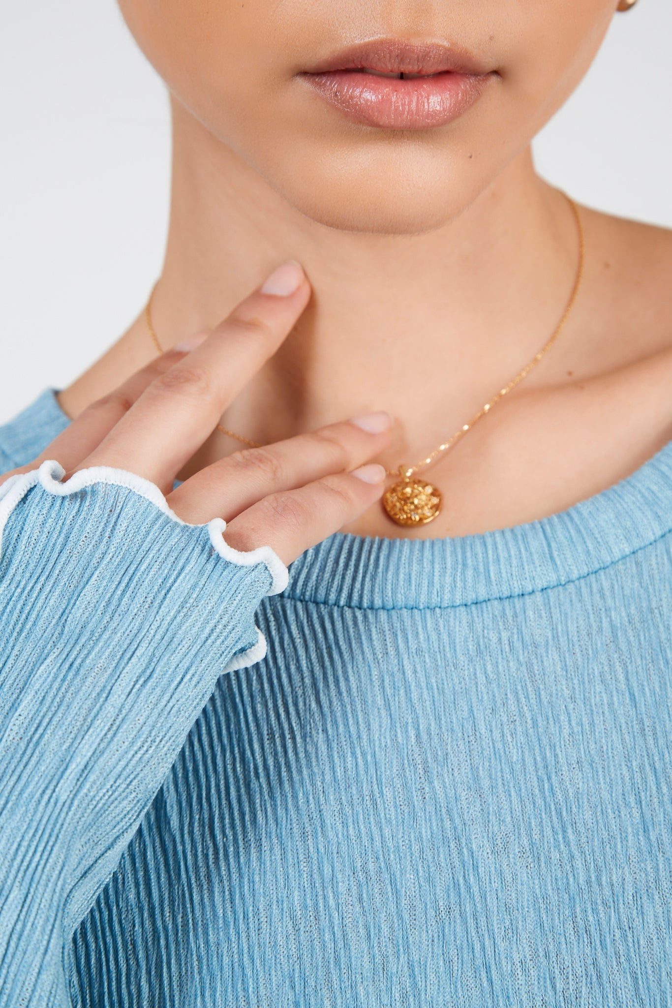 Light blue ribbed white trim top_3