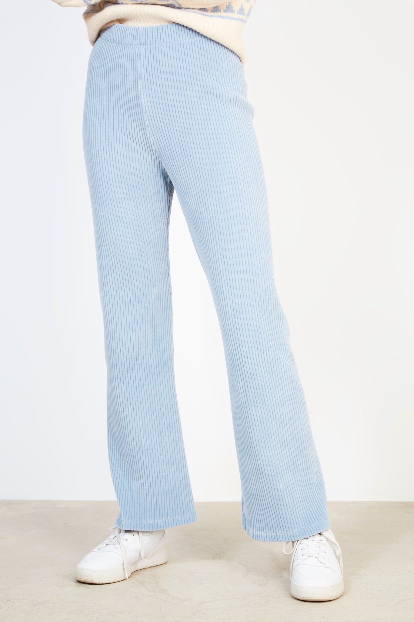 Light blue velvet ribbed trousers_1