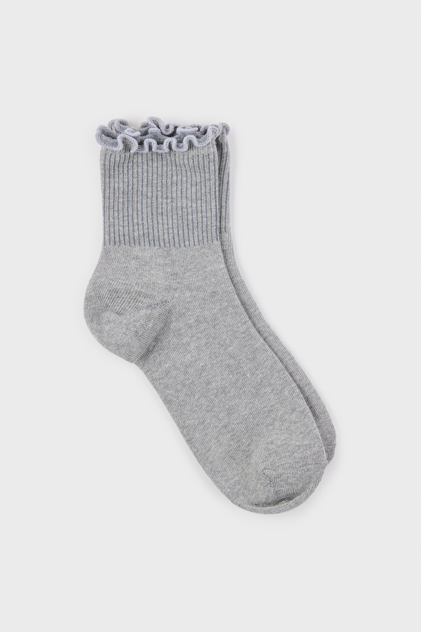 Light grey ruffle trim socks_2