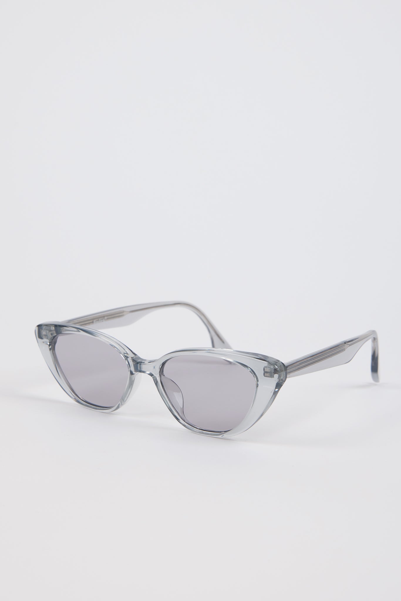 Light grey thick cateye sunglasses_2